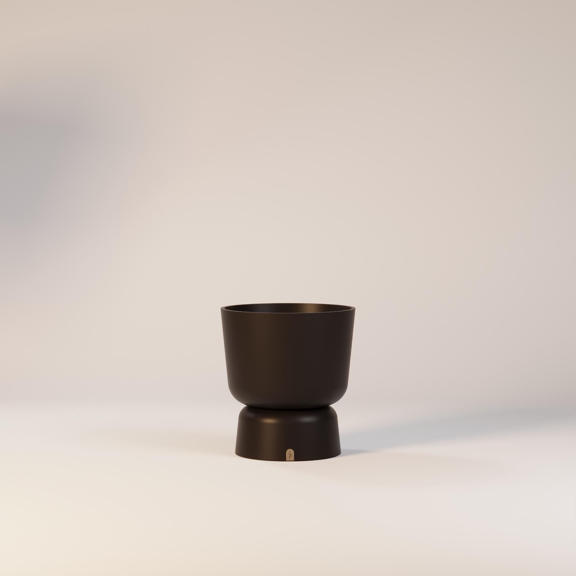 Fioriera Eden 

Questa splendida fioriera è perfetta per esporre le tue piante preferite e aggiungerà un tocco di eleganza a qualsiasi spazio.
La fioriera Eden è stata progettata per essere resistente ed elegante. La fioriera ha un design elegante e