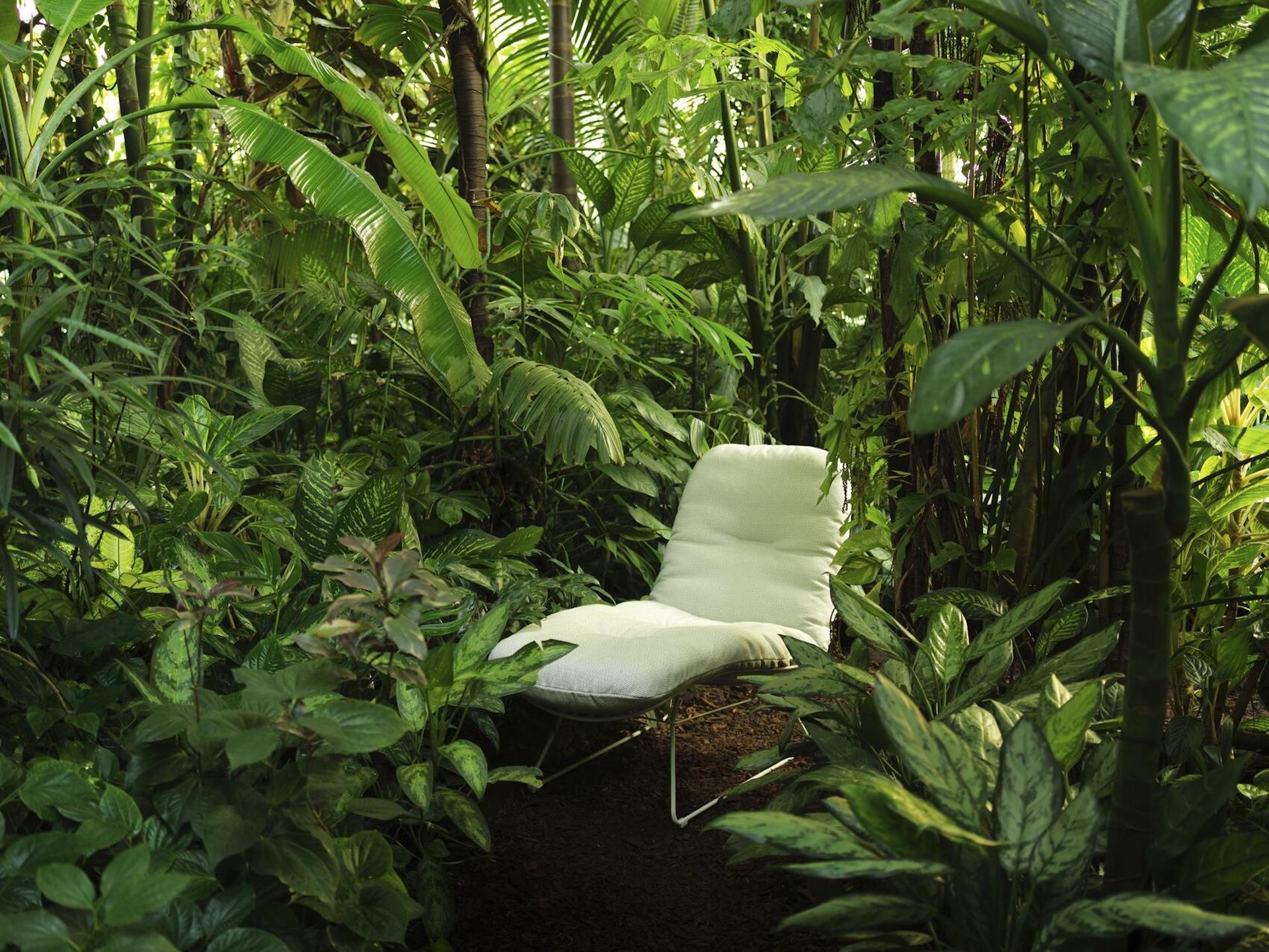 Customizable Outdoor Freifrau Leyasol Sun Lounger by Hoffmann Kahleyss Design In New Condition For Sale In New York, NY