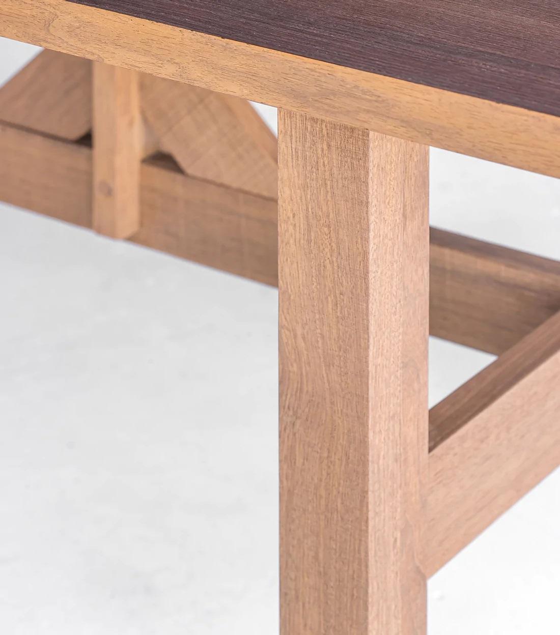 Anpassbarer Esstisch aus Holz für den Außenbereich (Moderne) im Angebot