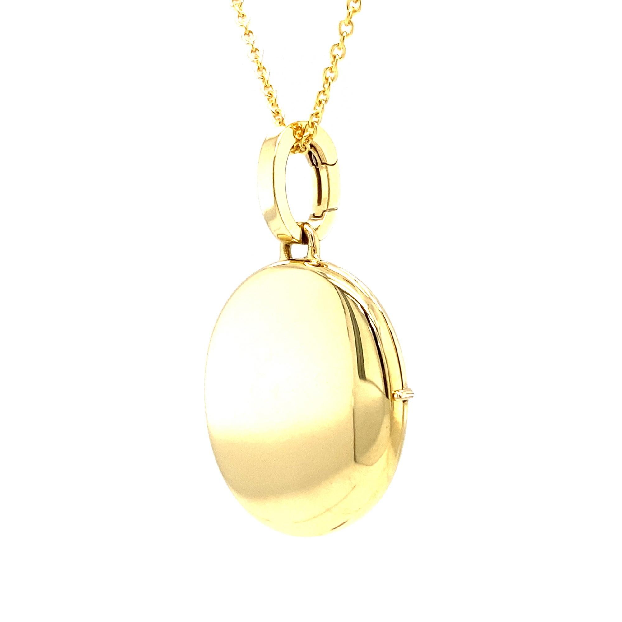 Victor Mayer customizable oval polished pendant locket necklace 18k yellow gold, Hallmark collection, measurements app. 23 mm x 20 mm

About the creator Victor Mayer
Victor Mayer is internationally renowned for elegant timeless designs and