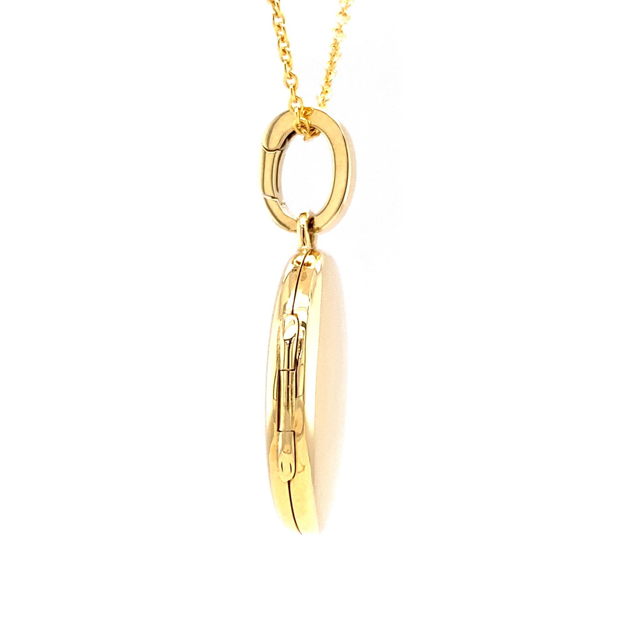 Customizable Oval Polished Pendant Locket Necklace 18k Yellow Gold 23 mm x 20 mm In New Condition For Sale In Pforzheim, DE