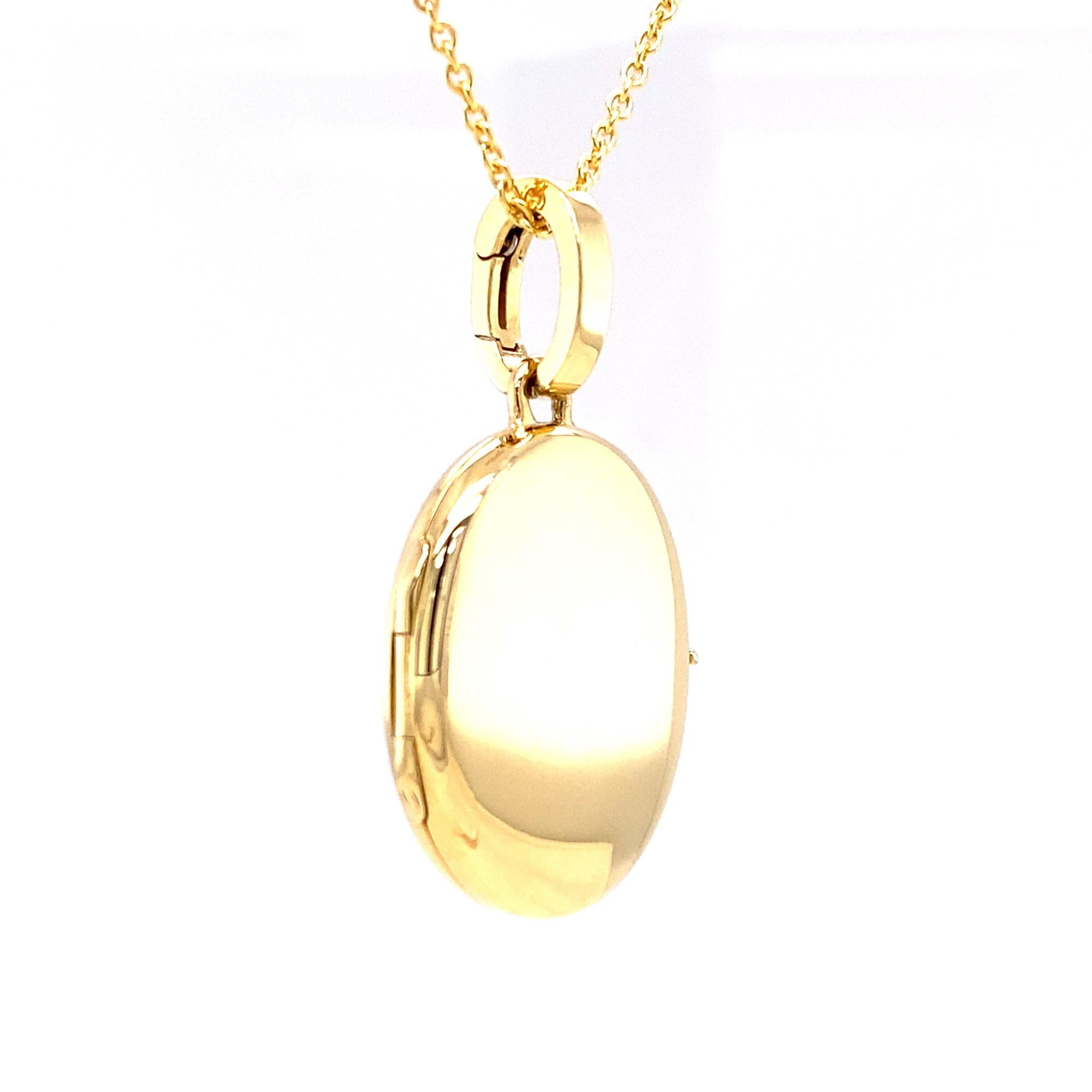 Women's Customizable Oval Polished Pendant Locket Necklace 18k Yellow Gold 23 mm x 20 mm For Sale