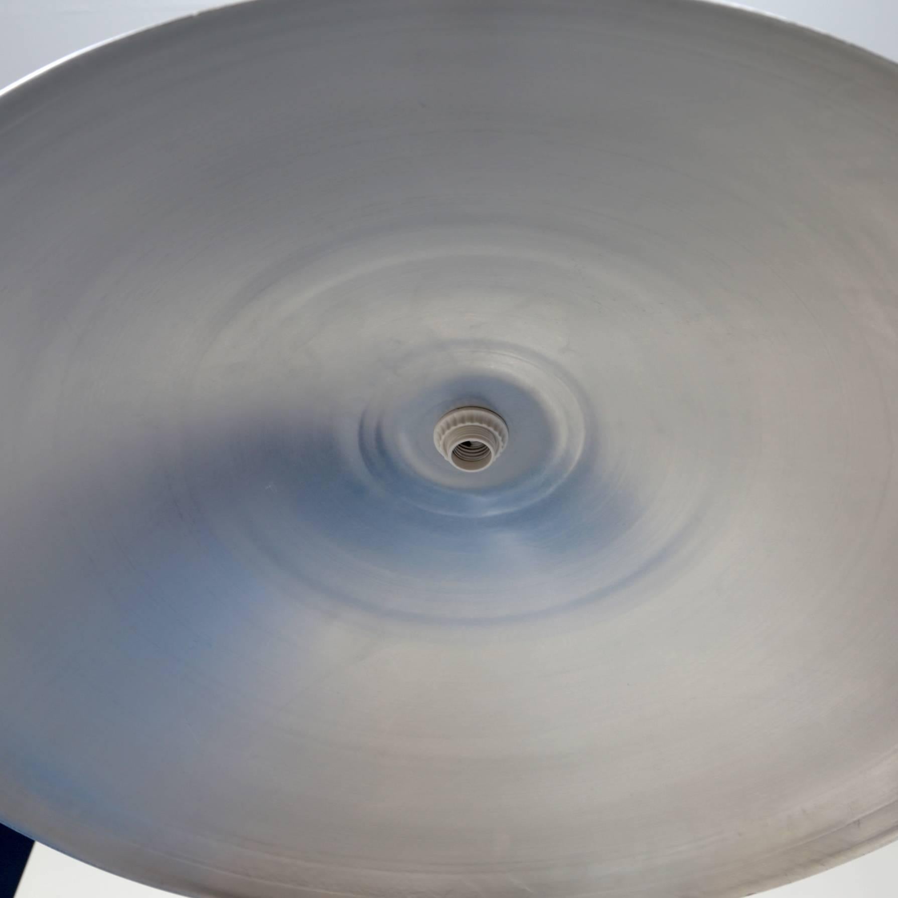 Mid-Century moderno Pendente oversize personalizzabile di Research.Lighting, alluminio cerato, MTO in vendita