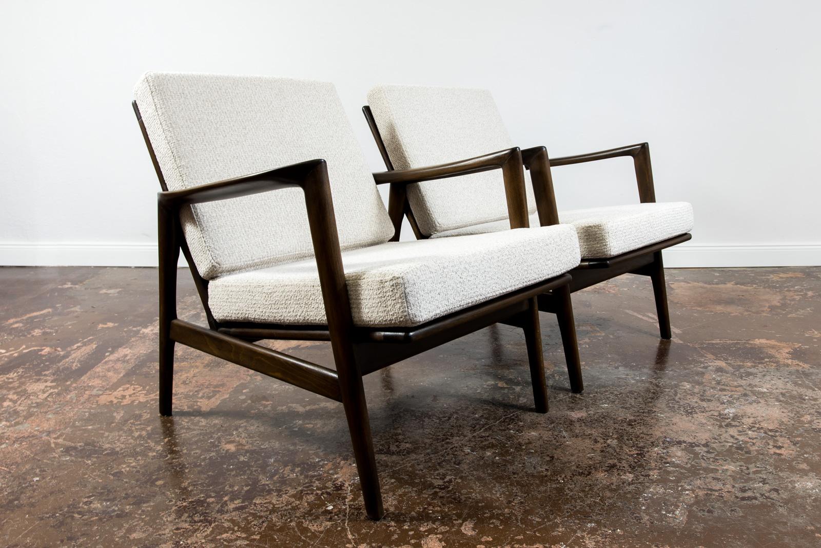 Customizable Pair of Mid Century Modern Armchairs Type 300-130, 1960s, Poland For Sale 3