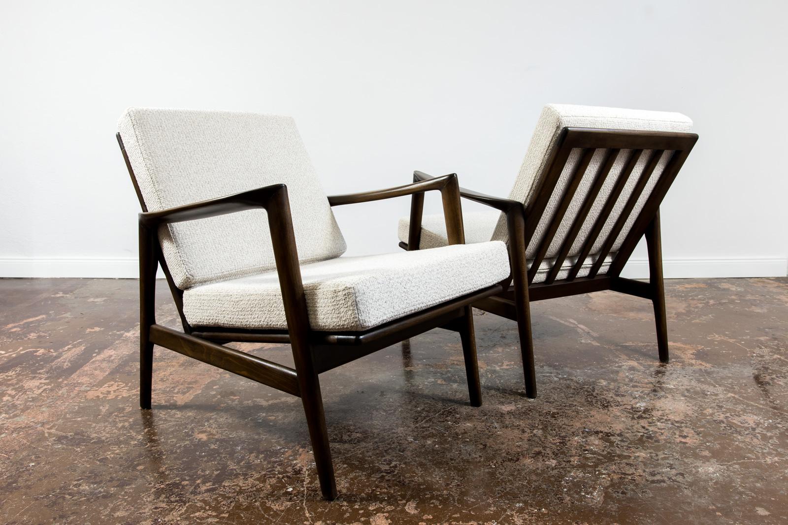 Customizable Pair of Mid Century Modern Armchairs Type 300-130, 1960s, Poland For Sale 2