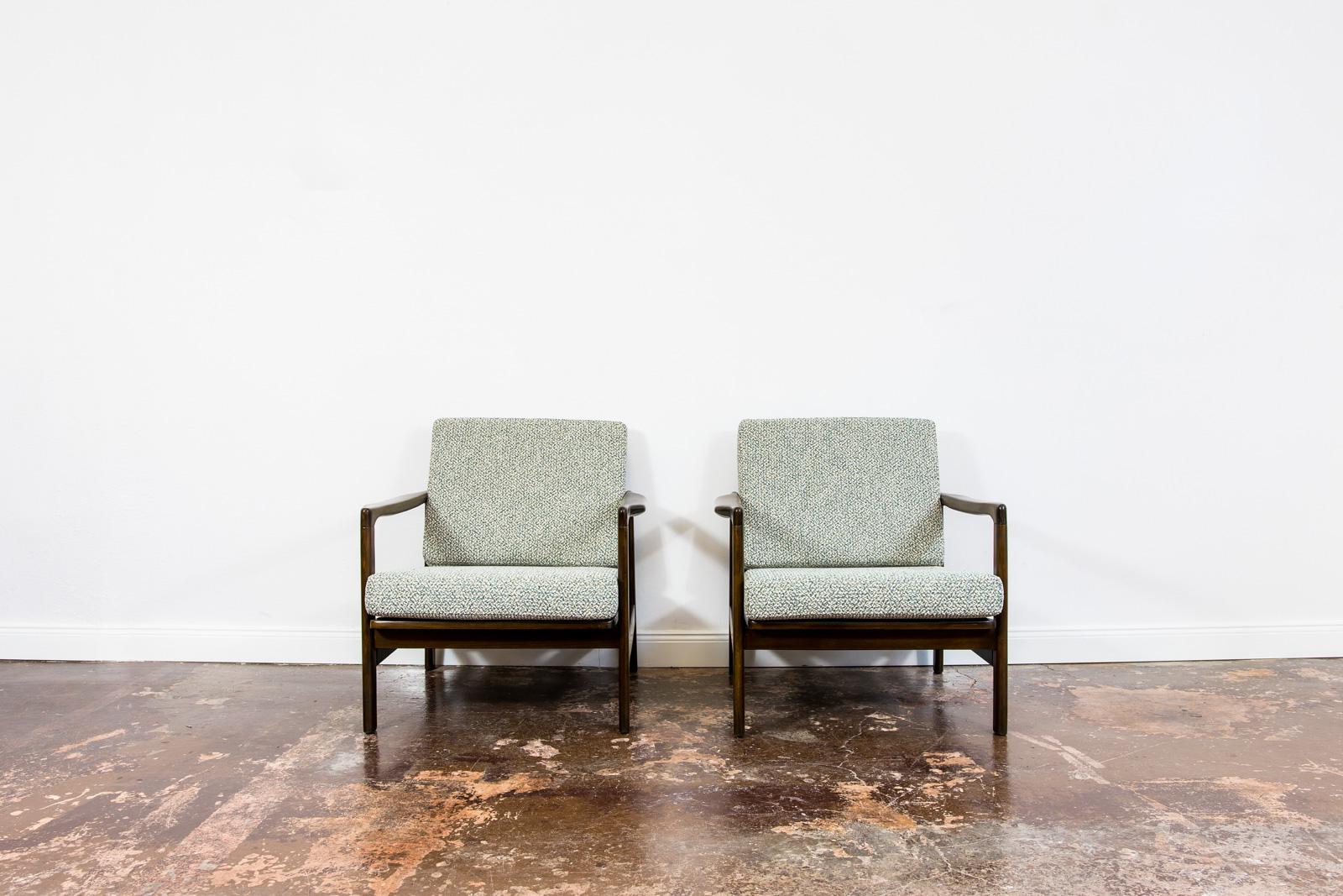 Customizable Pair Of Mid Century Armchairs B7522 by Zenon Bączyk, 1960's For Sale 4