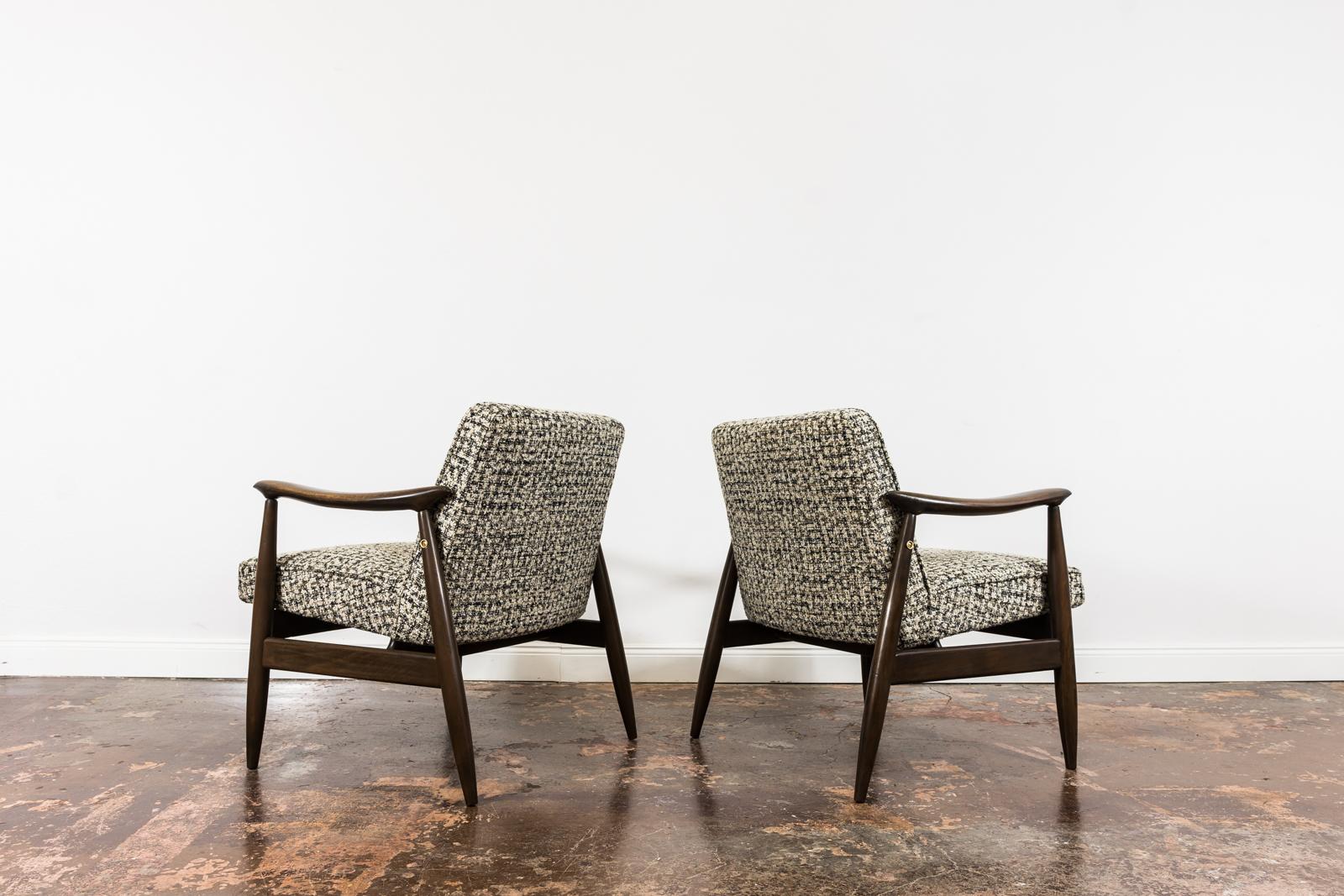 Customizable Pair Of Mid Century Armchairs GFM87 By Juliusz Kędziorek, 1960s In Good Condition For Sale In Wroclaw, PL