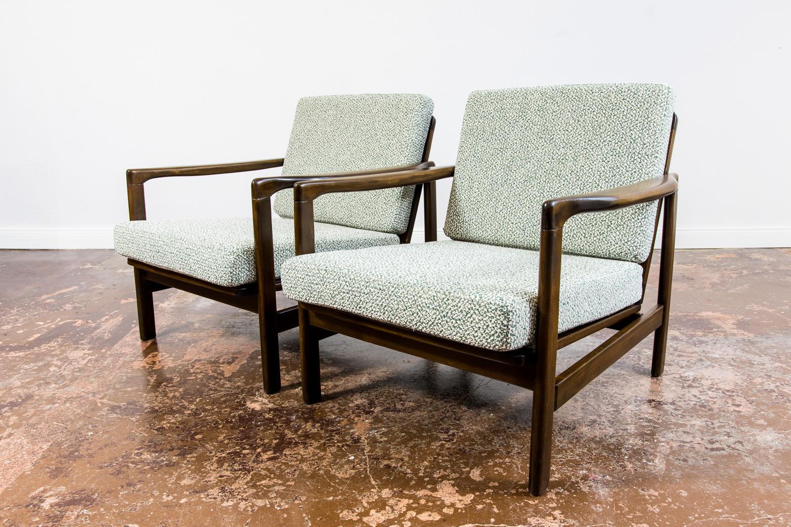 Customizable Pair Of Mid Century Armchairs B7522 by Zenon Bączyk, 1960's For Sale 1