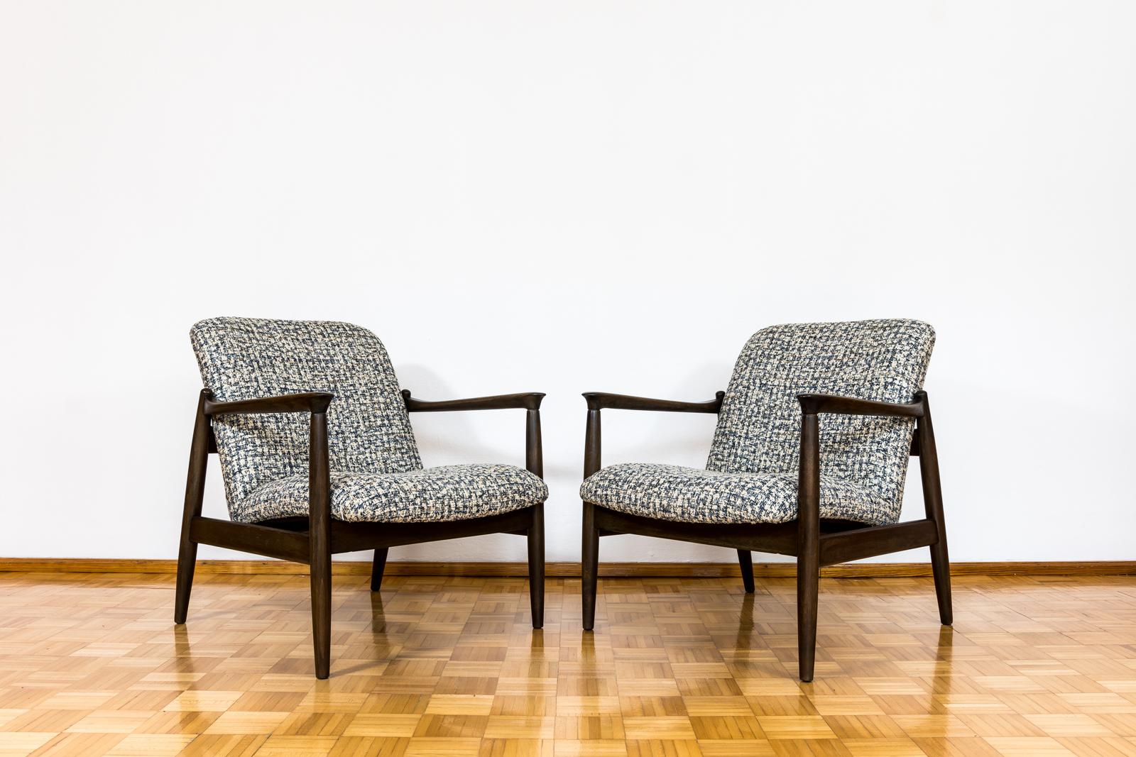 Mid-Century Modern Customizable Pair Of Mid Century Armchairs GFM64 By Edmund Homa, 1960's For Sale
