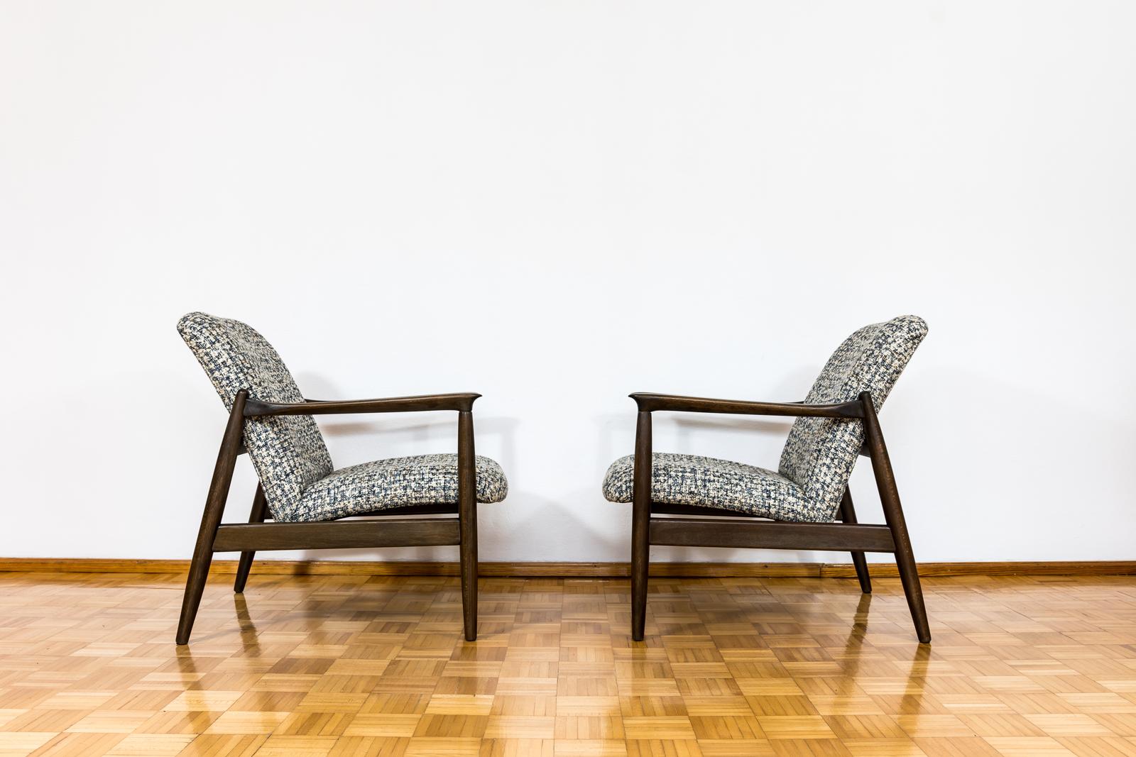 Anpassbares Paar restaurierter Sessel aus der Mitte des Jahrhunderts von Edmund Homa, 1960er Jahre im Zustand „Gut“ im Angebot in Wroclaw, PL