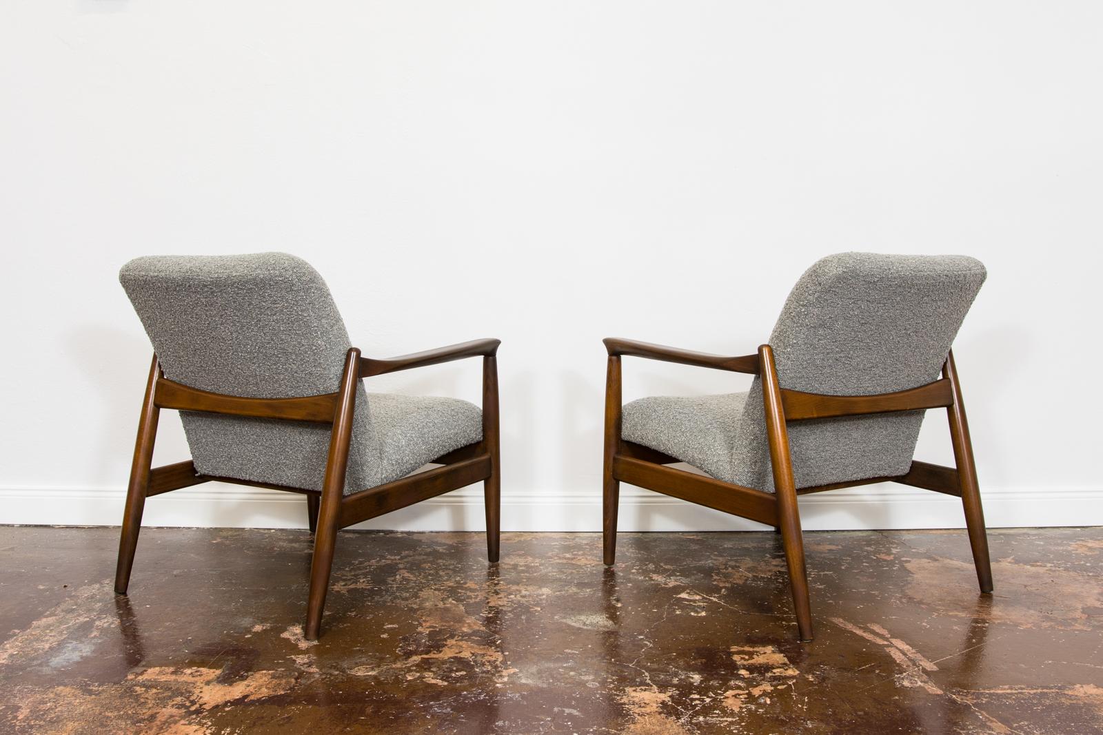Customizable Pair Of Mid Century GFM64 Armchairs By Edmund Homa, 1960's In Good Condition For Sale In Wroclaw, PL