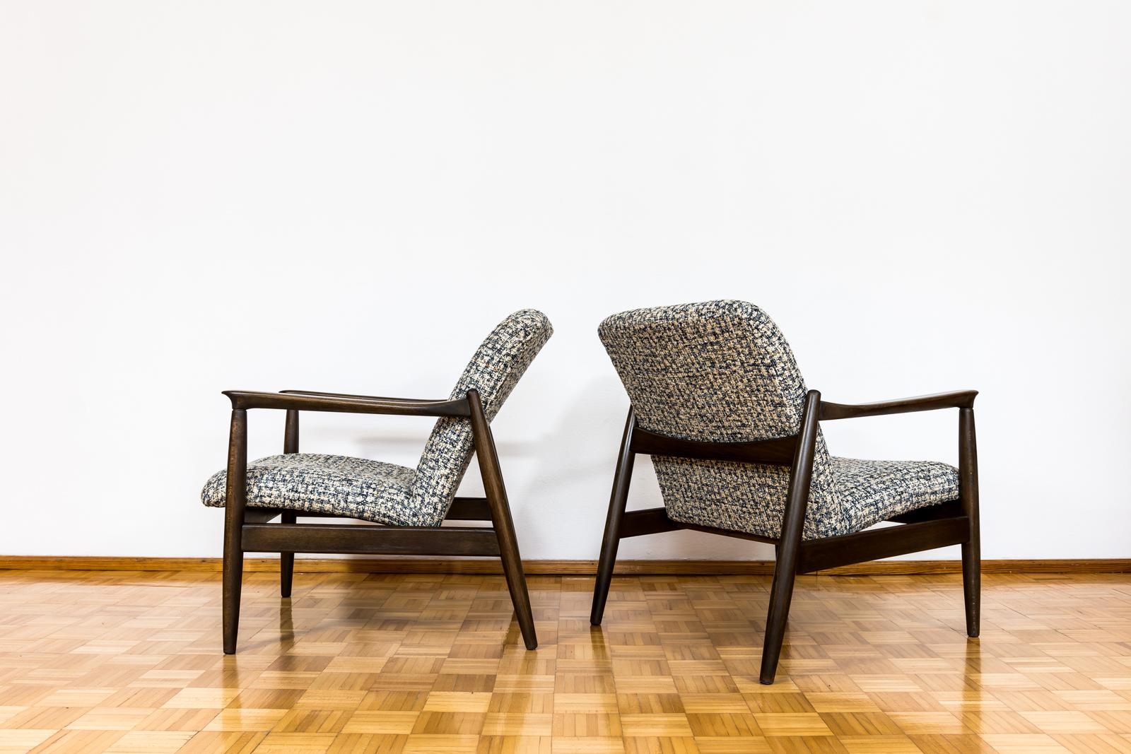 Anpassbares Paar restaurierter Sessel aus der Mitte des Jahrhunderts von Edmund Homa, 1960er Jahre im Angebot 1