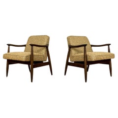 Anpassbares Paar restaurierter Sessel aus der Mitte des Jahrhunderts, Stoff von Kvadrat, 1960er Jahre