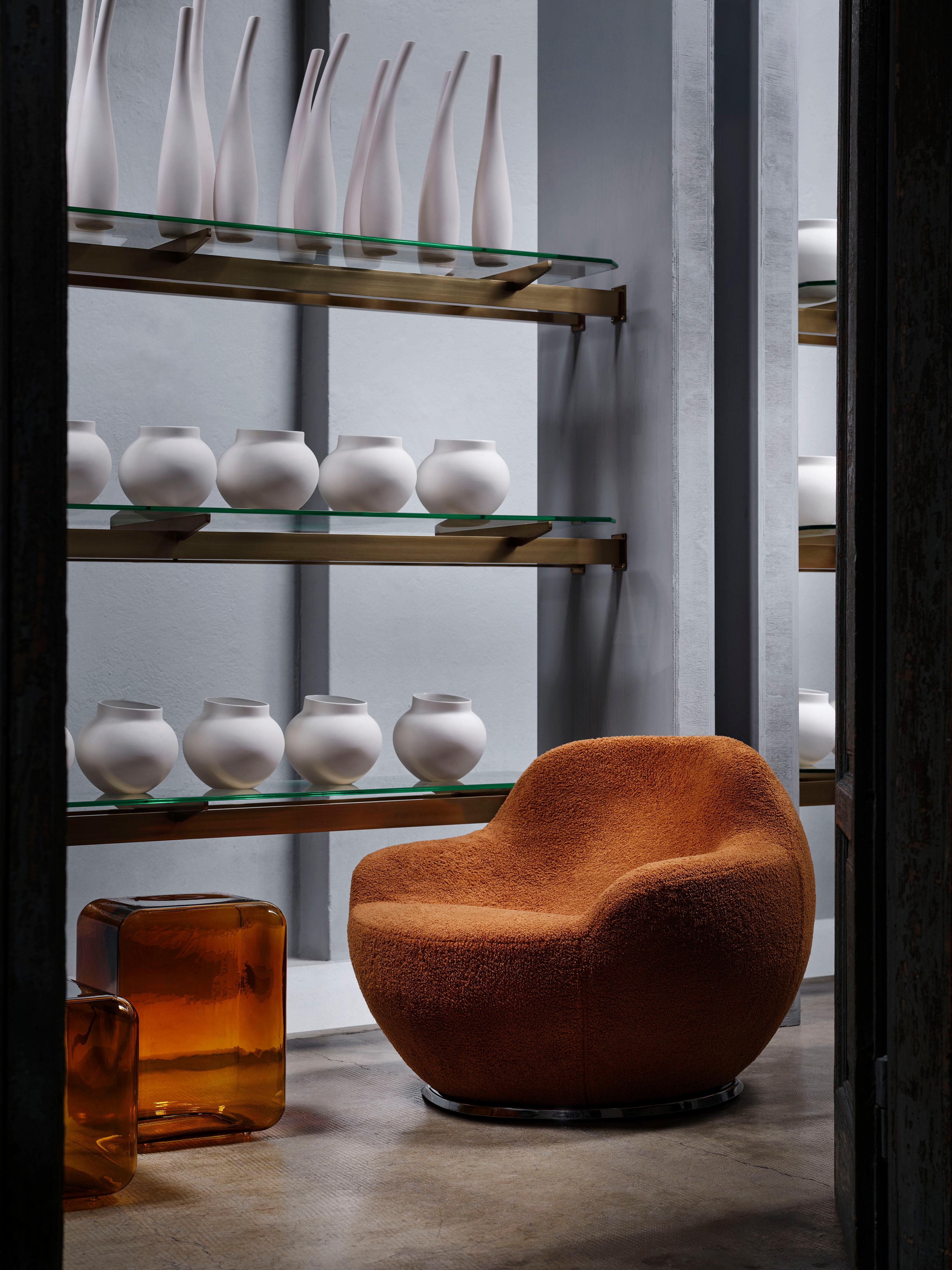 Precio indicado para tela inicial, base giratoria y cromada.

A la vanguardia tanto del diseño como del enfoque de los asientos, la
El sillón Palla de Claudio Salocchi es un manifiesto de la creatividad
energía de los años 60, destaca por su