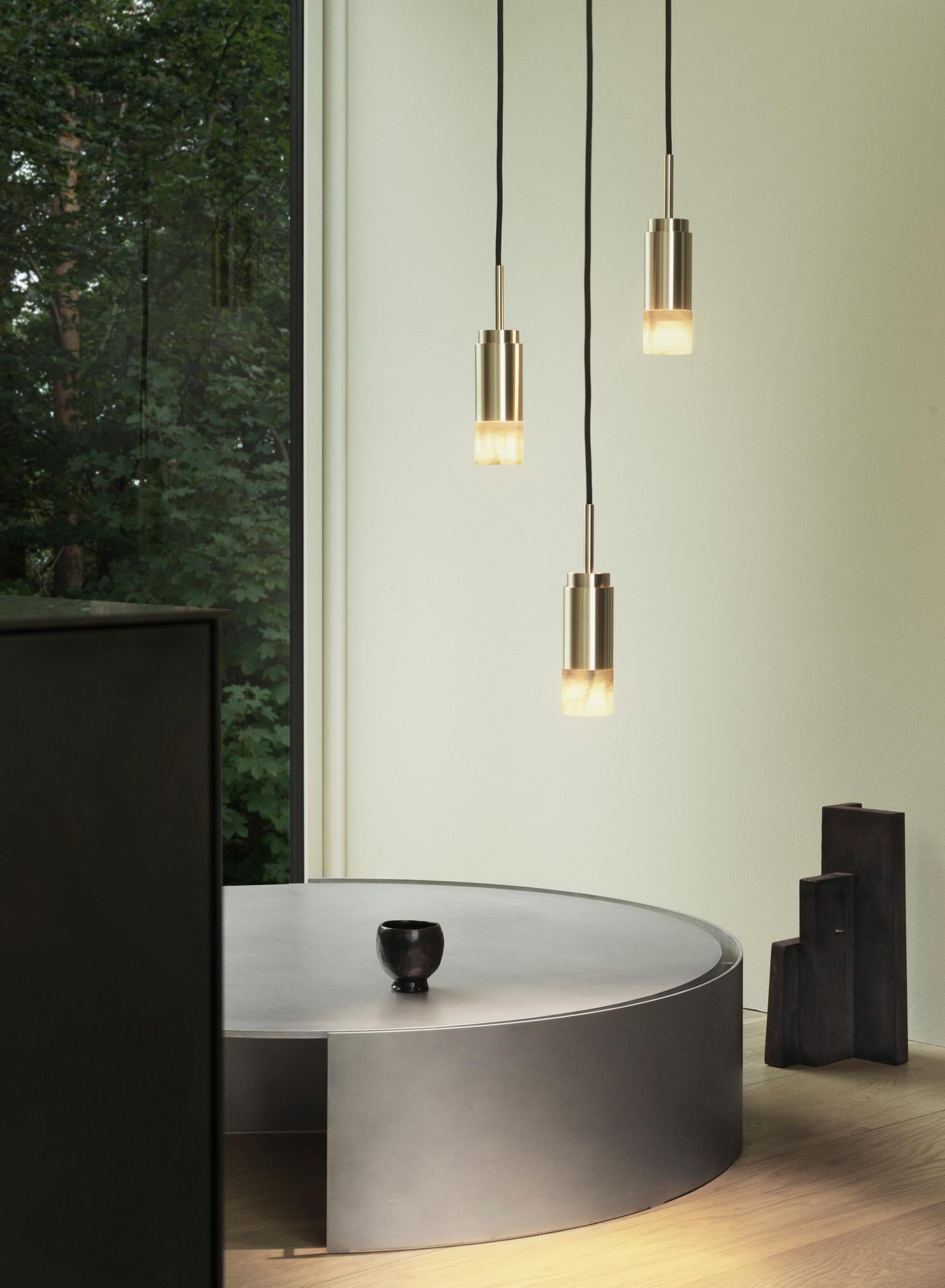 Danois Lampe suspendue personnalisable 'Donya Spot' par Anour, cylindre ambré, acier poli en vente