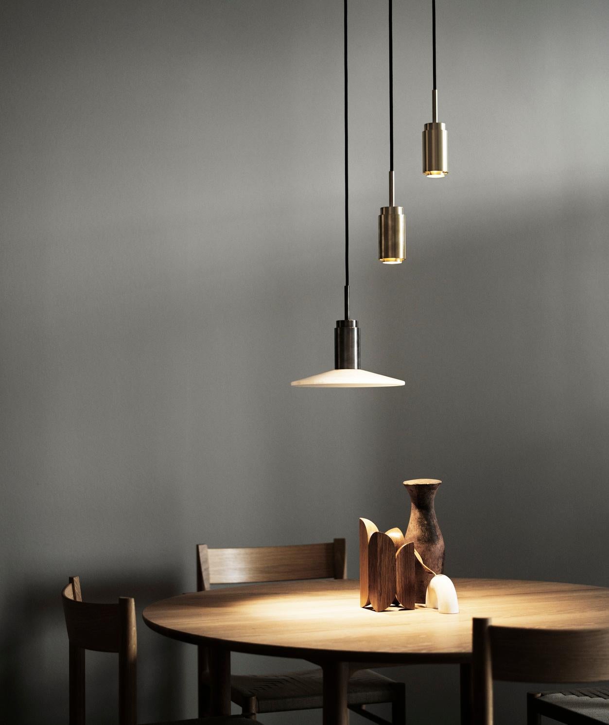 XXIe siècle et contemporain Lampe suspendue personnalisable 'Donya Spot' par Anour, cylindre ambré, acier poli en vente