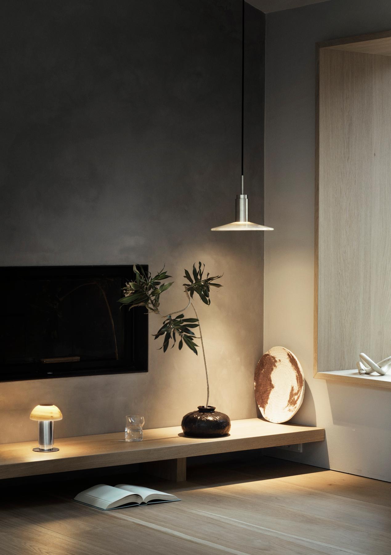 Acier inoxydable Lampe suspendue personnalisable 'Donya Spot' par Anour, cylindre ambré, acier poli en vente