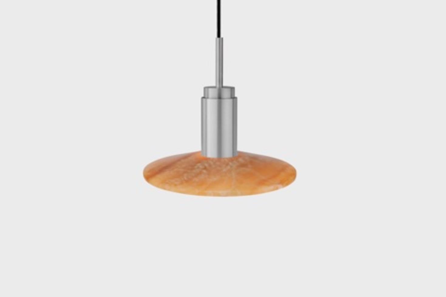 Lampada a sospensione personalizzabile 'Donya Spot' di Anour, solare ambra, acciaio spazzolato

Dimensioni:
ø 26 cm x H. 24 cm

Dettagli tecnici:
- 240V / 120V
- Lampadina GU 10 (lampadina non inclusa)
- Potenza: Max. 6 W

Cavo: 
- Corde da 3,2 m in