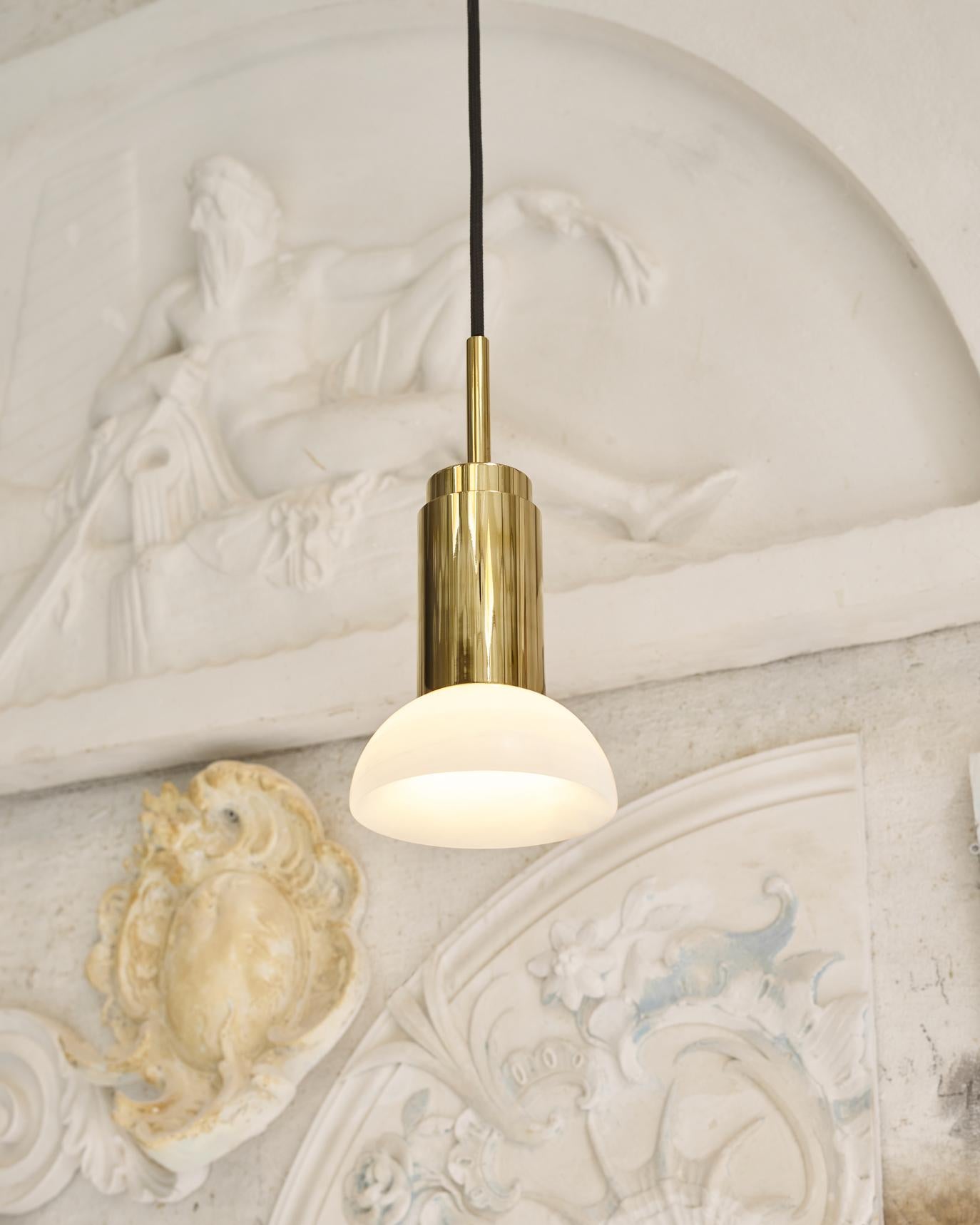 Lampada a sospensione personalizzabile 'Donya Spot' di Anour, Ambra solare, Ottone lucido in vendita 5