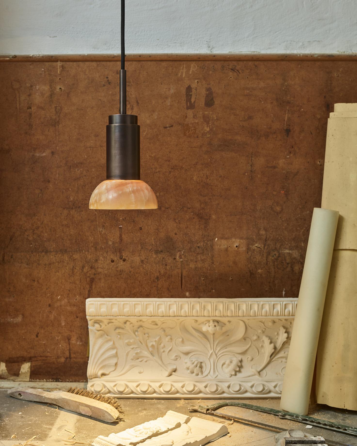 Lampada a sospensione personalizzabile 'Donya Spot' di Anour, Ambra solare, Ottone lucido in vendita 12