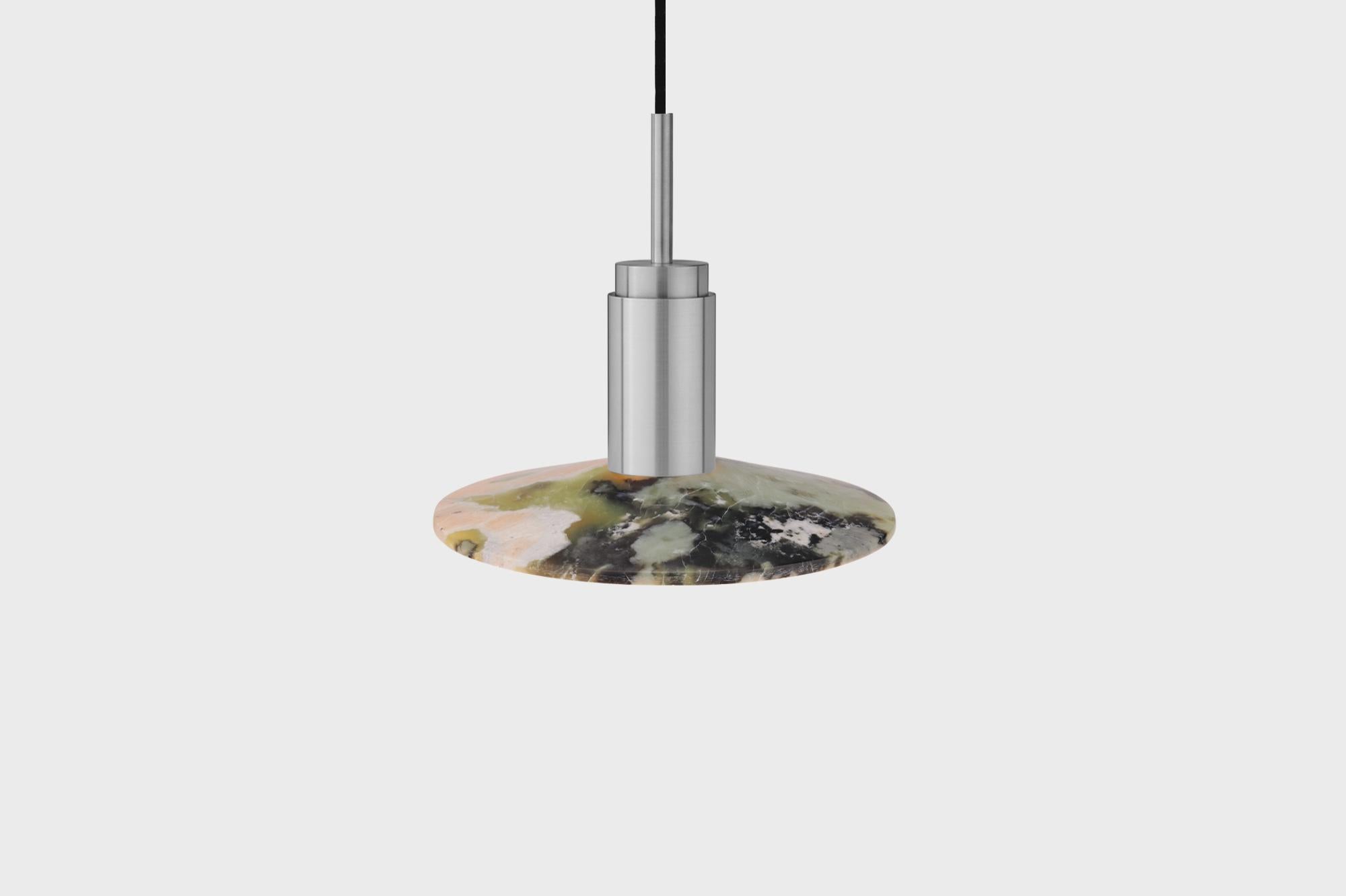Anpassbare Hängeleuchte 'Donya Spot' von Anour, Mix Solar, Gebürsteter Stahl

Abmessungen:
ø 26 cm x H. 24 cm

Technische Einzelheiten:
- 240V / 120V
- GU 10 Glühbirne (Glühbirne nicht enthalten)
- Wattleistung: Max. 6 W

Corde: 
- 3,2m schwarzes