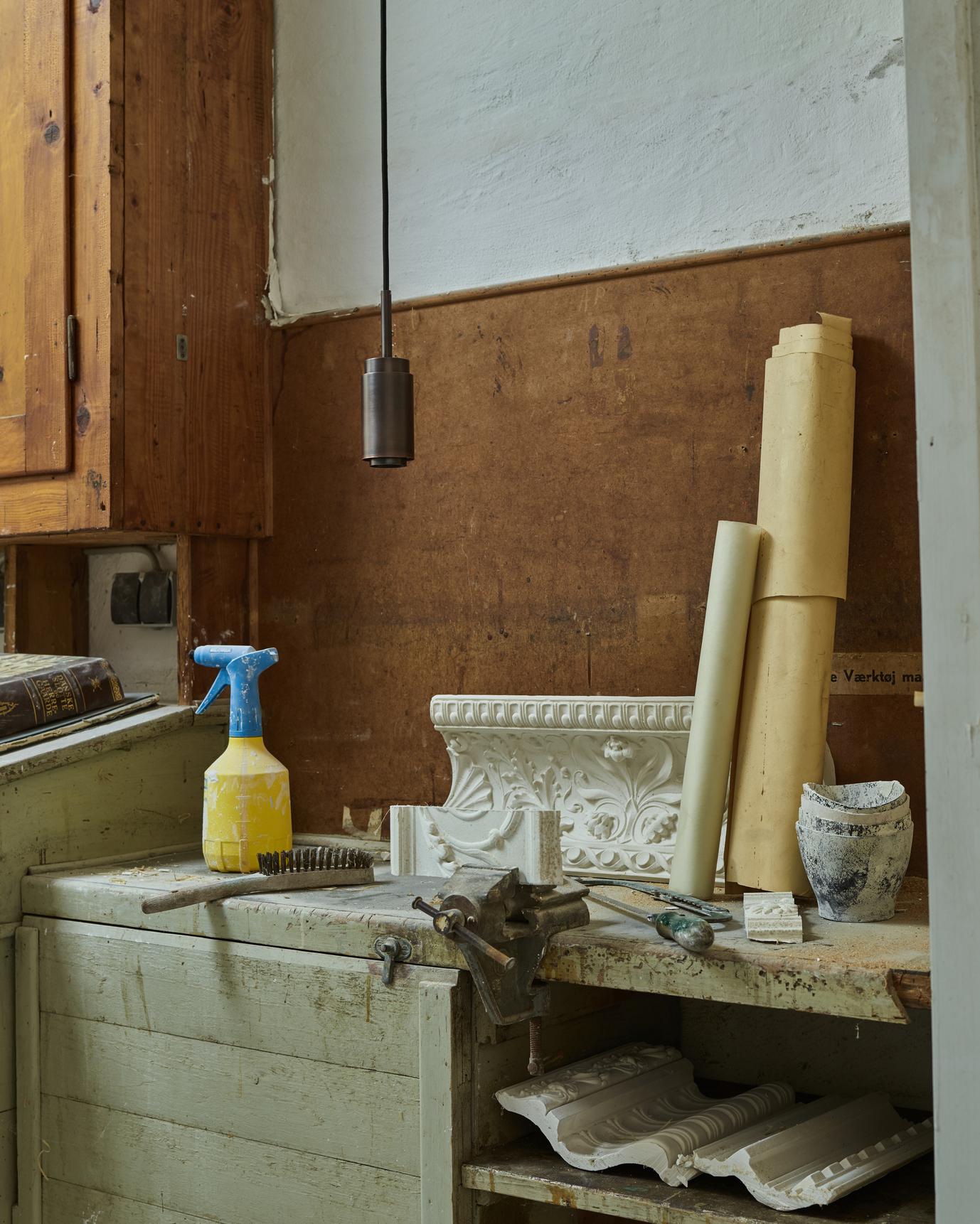 Lampada a sospensione personalizzabile 'Donya Spot' di Anour, cilindro bianco, ottone lucido in vendita 11