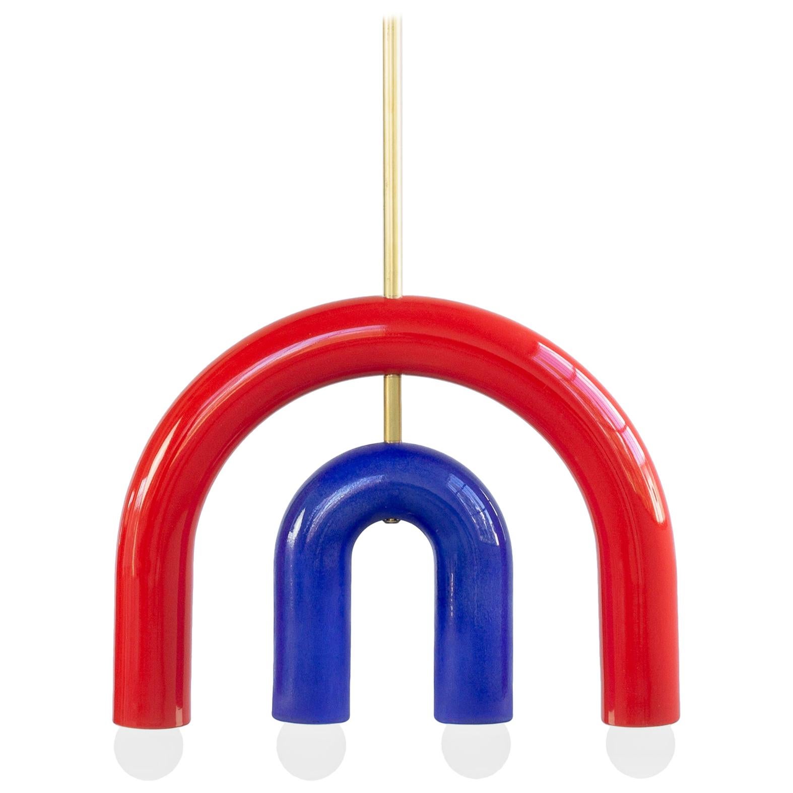Lampada a sospensione personalizzabile TRN C1, asta in ottone, ceramica rossa e blu cobalto