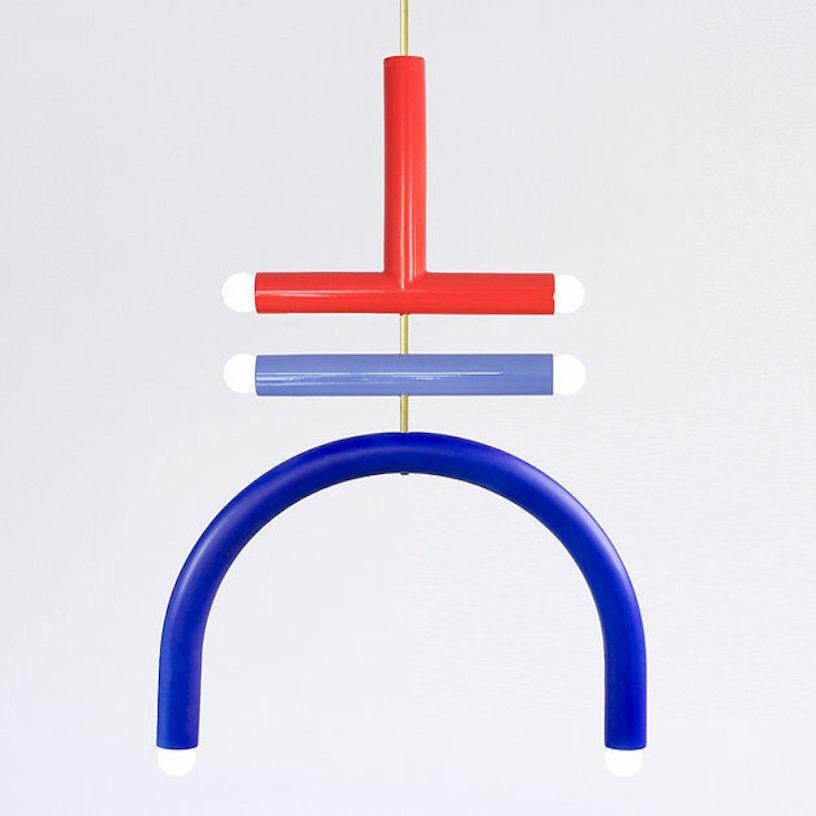 TRN F2 Lampe suspendue / Plafonnier / Lustre 
Concepteur : Pani Jurek

Dimensions : H. 85 x 58 x 5 cm : H. 85 x 58 x 5 cm
Modèle présenté : Rouge, lilas et bleu cobalt

Ampoule (non incluse) : E27/E26, compatible avec le système électrique