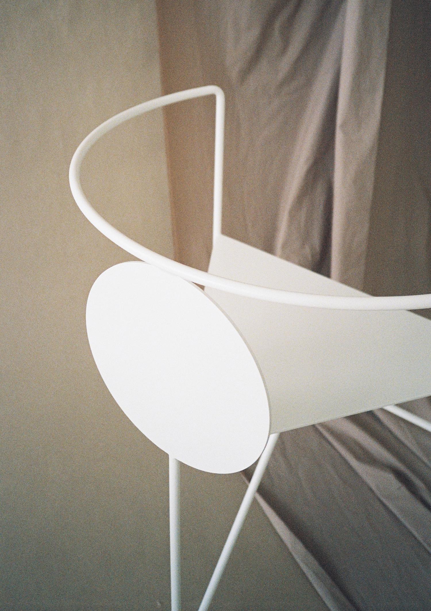 German Customizable Powder-Coated Steel Sculptural Triangle Chair by Nazara Lazaro For Sale