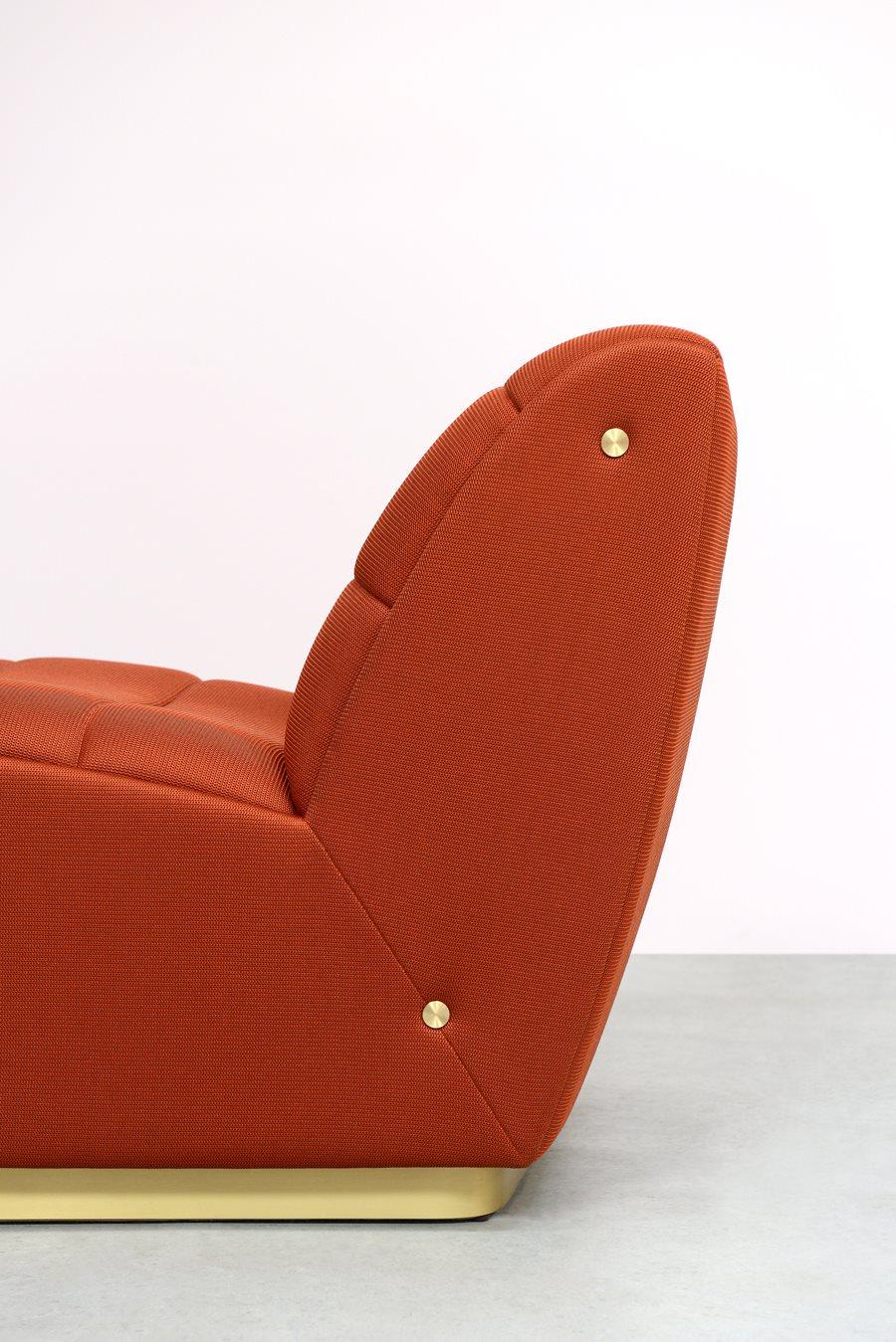 Conjunto personalizable de sillón y otomana de estilo retro by Munna Design en venta 1