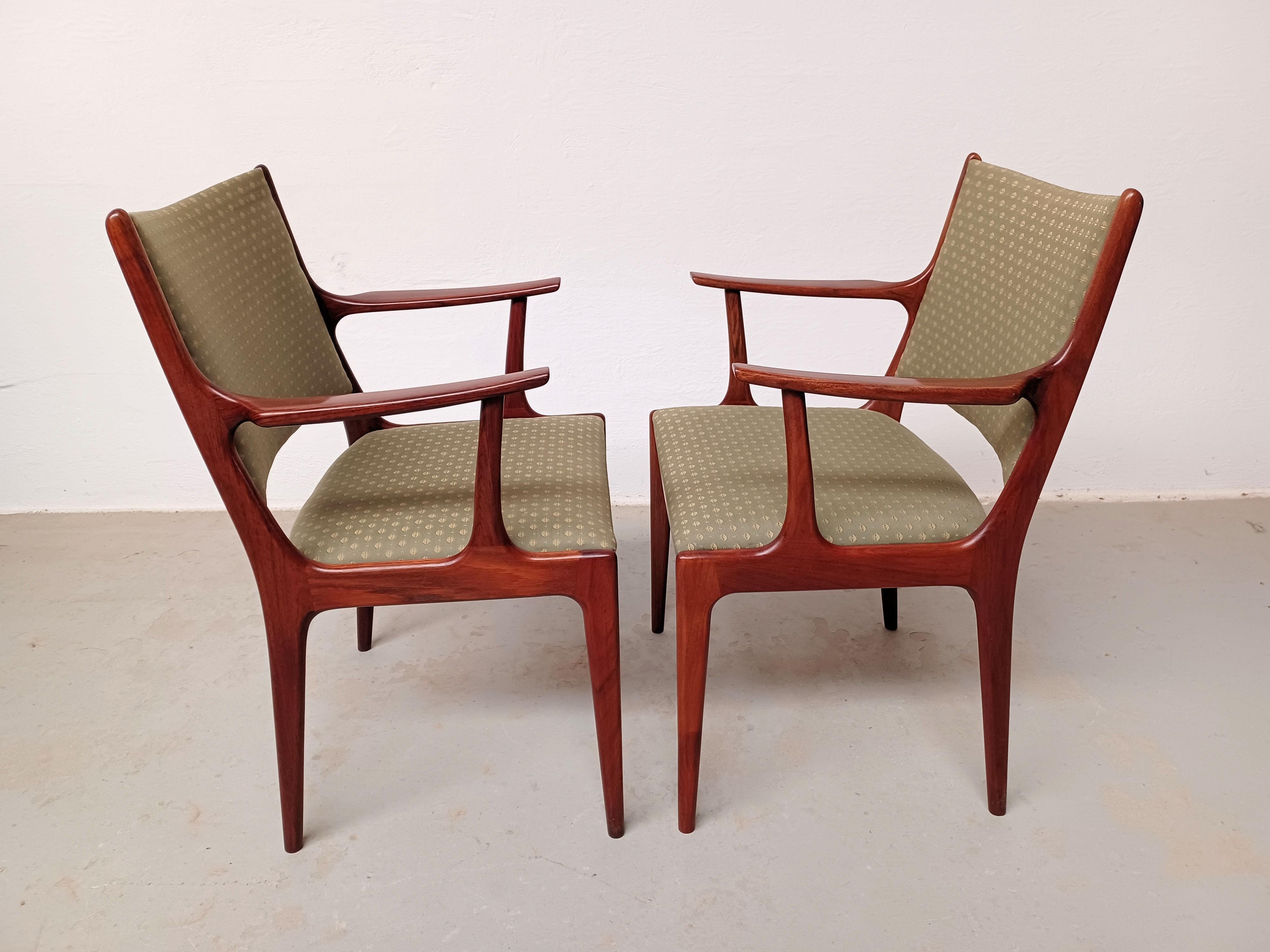 Scandinavian Modern Johannes Andersen Rosewood Armhairs Exellent Condition Customizable Reupholstery For Sale