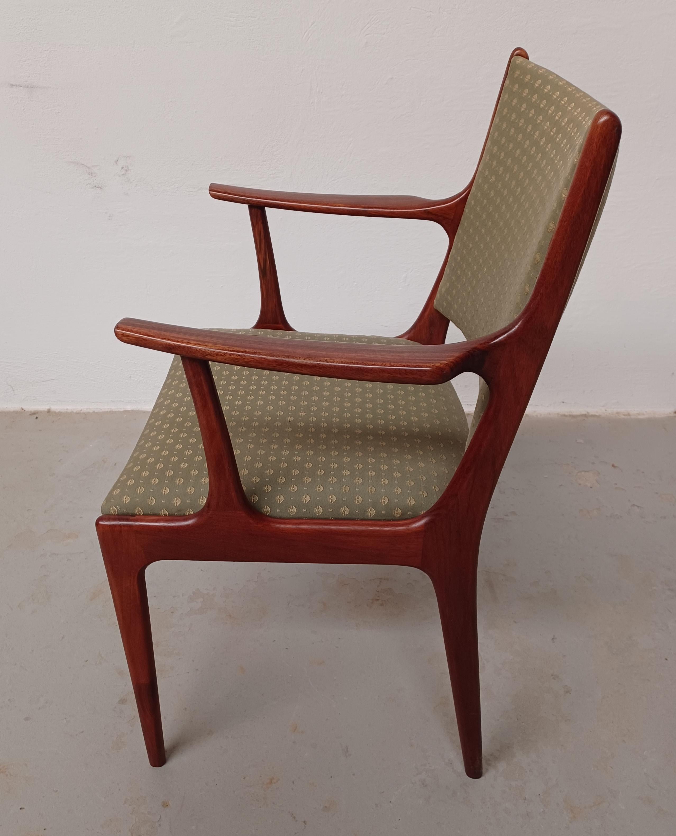 Mid-20th Century Johannes Andersen Rosewood Armhairs Exellent Condition Customizable Reupholstery For Sale