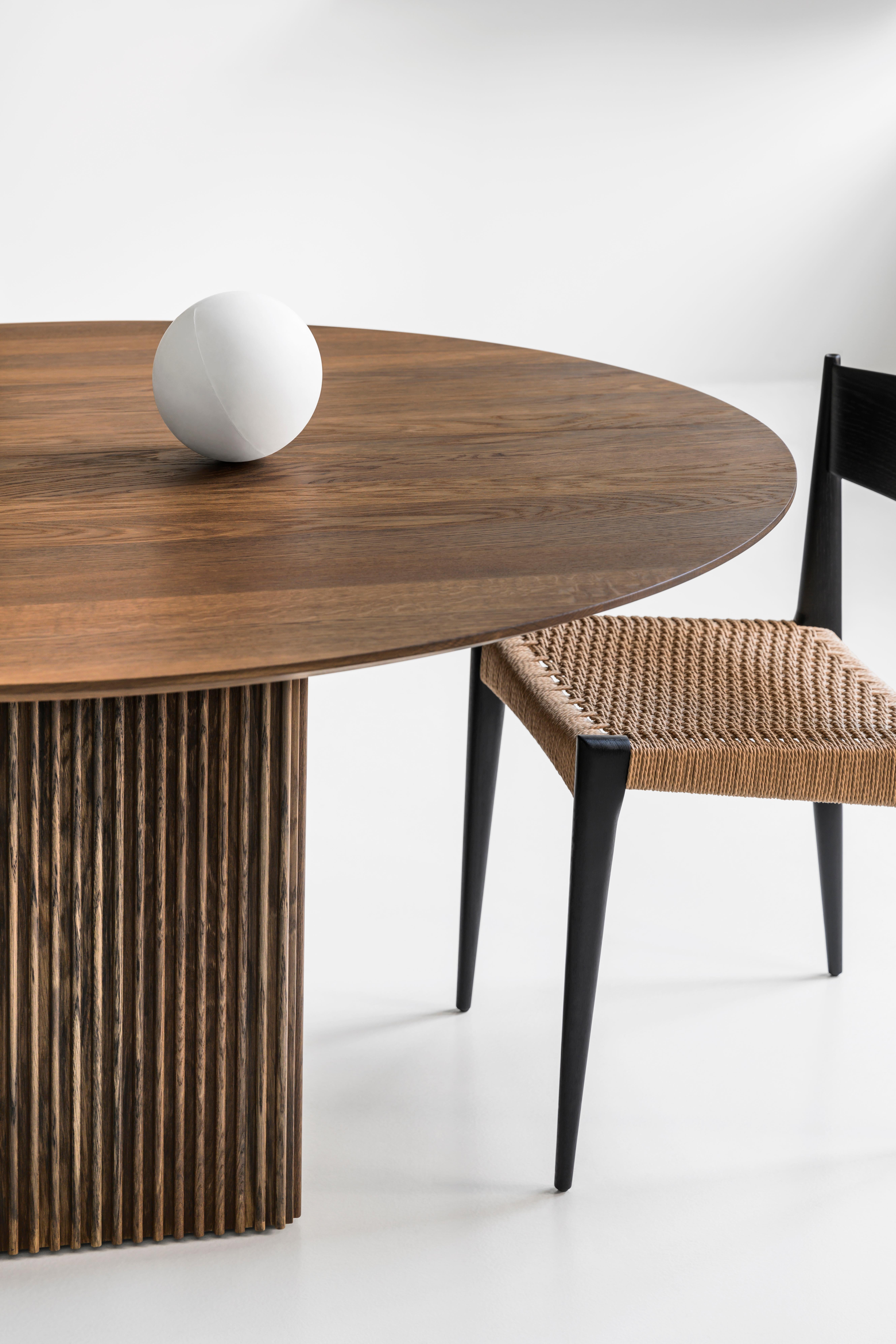 Scandinavian Modern Customizable Round Dining Table TEN 160, More Wood Finishes For Sale
