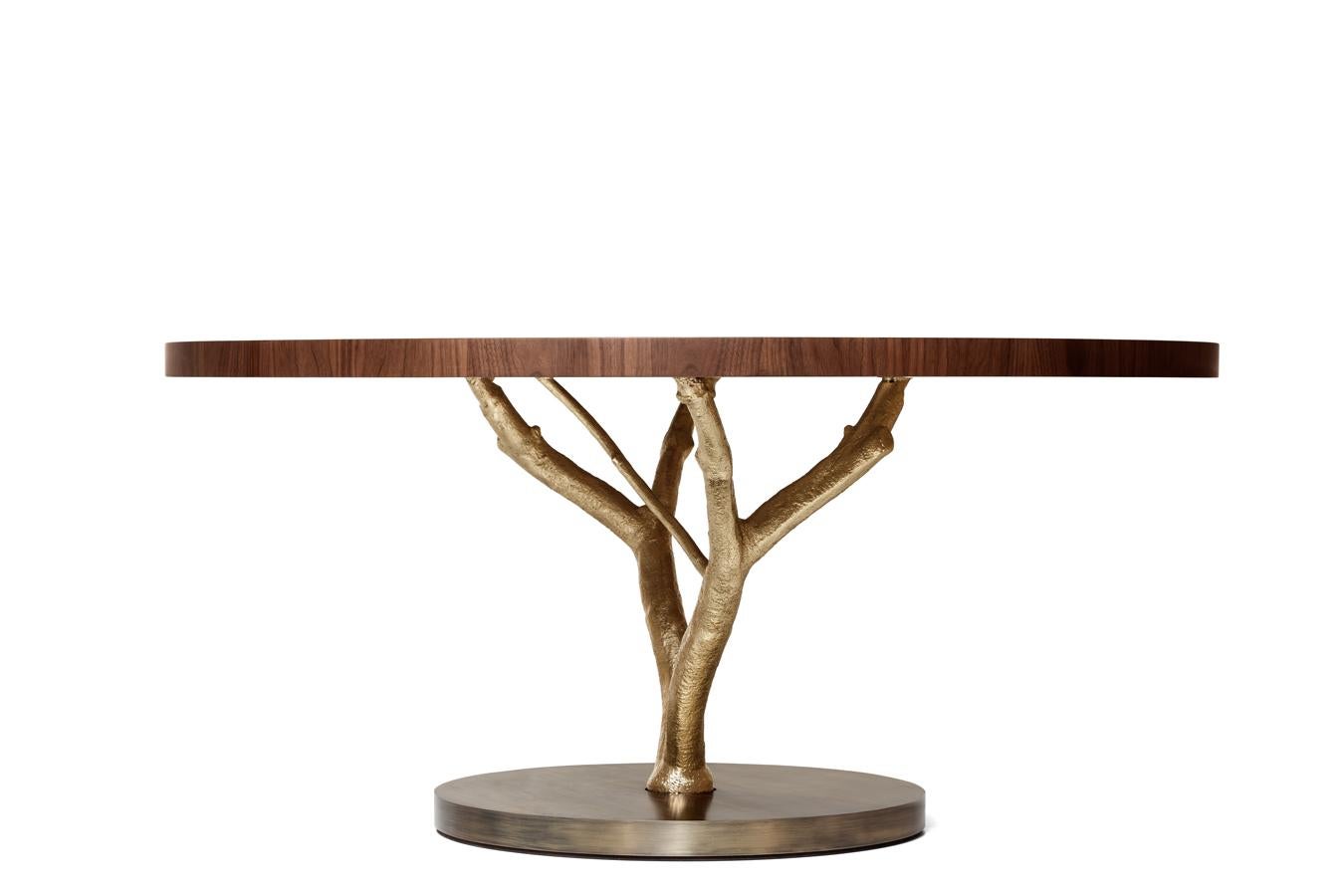 Anpassbarer runder Esstisch mit Gussmessingstruktur und Holzplatte (Moderne) im Angebot