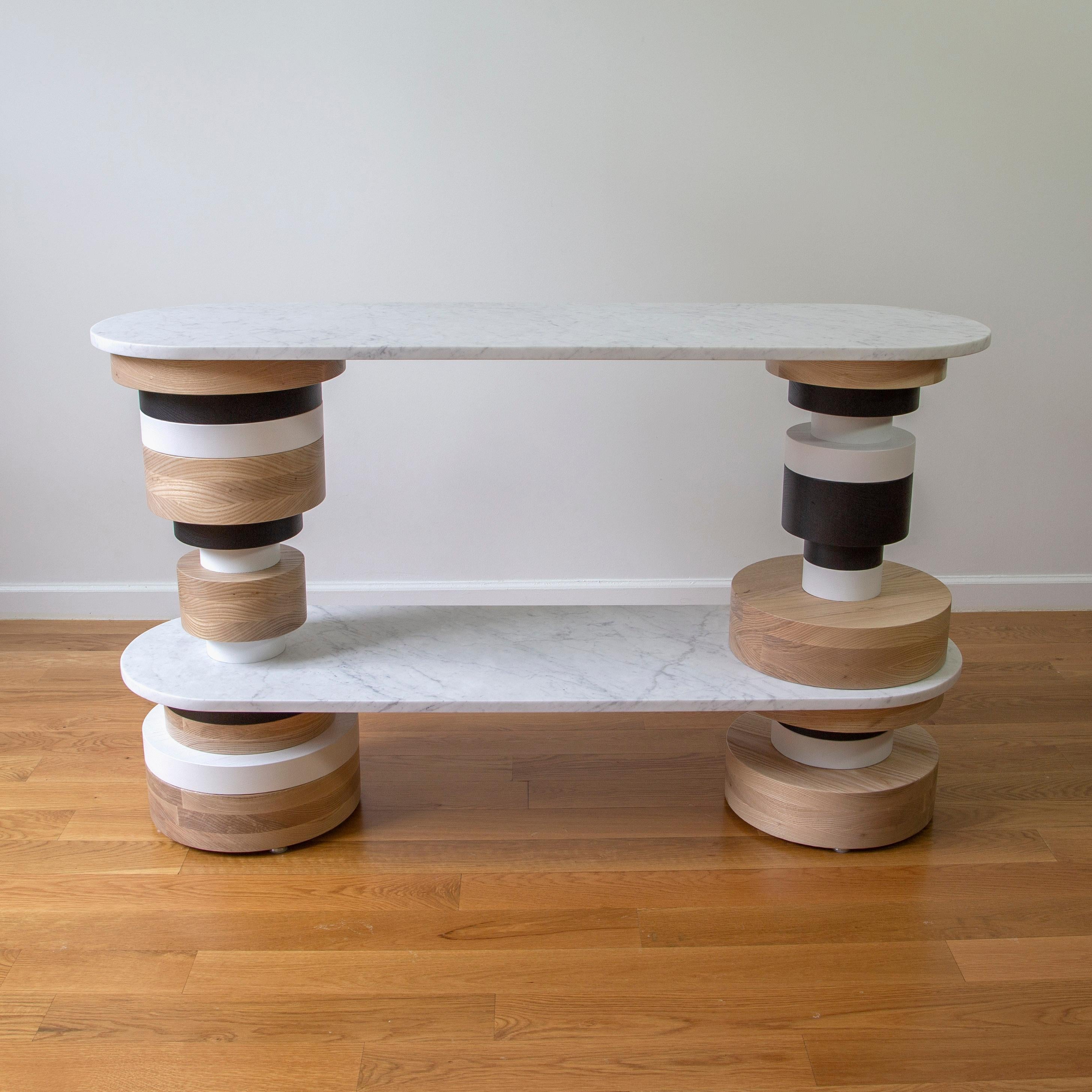 Moderne Table Sass de Souda, plateau en marbre blanc, table d'entrée en vente