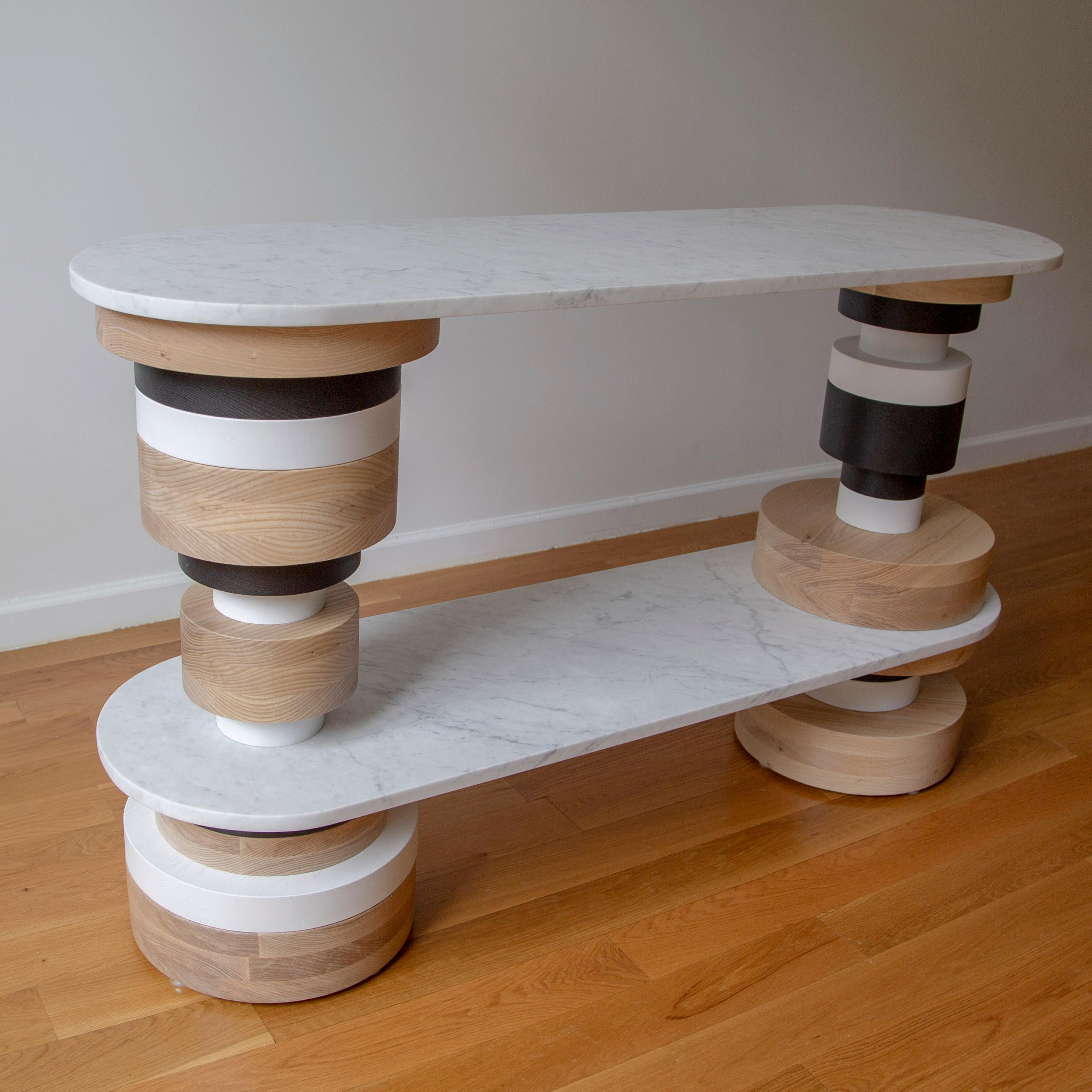 Mesa consola Sass personalizable de Souda, tapa de mármol blanco, mesa de entrada Estadounidense en venta