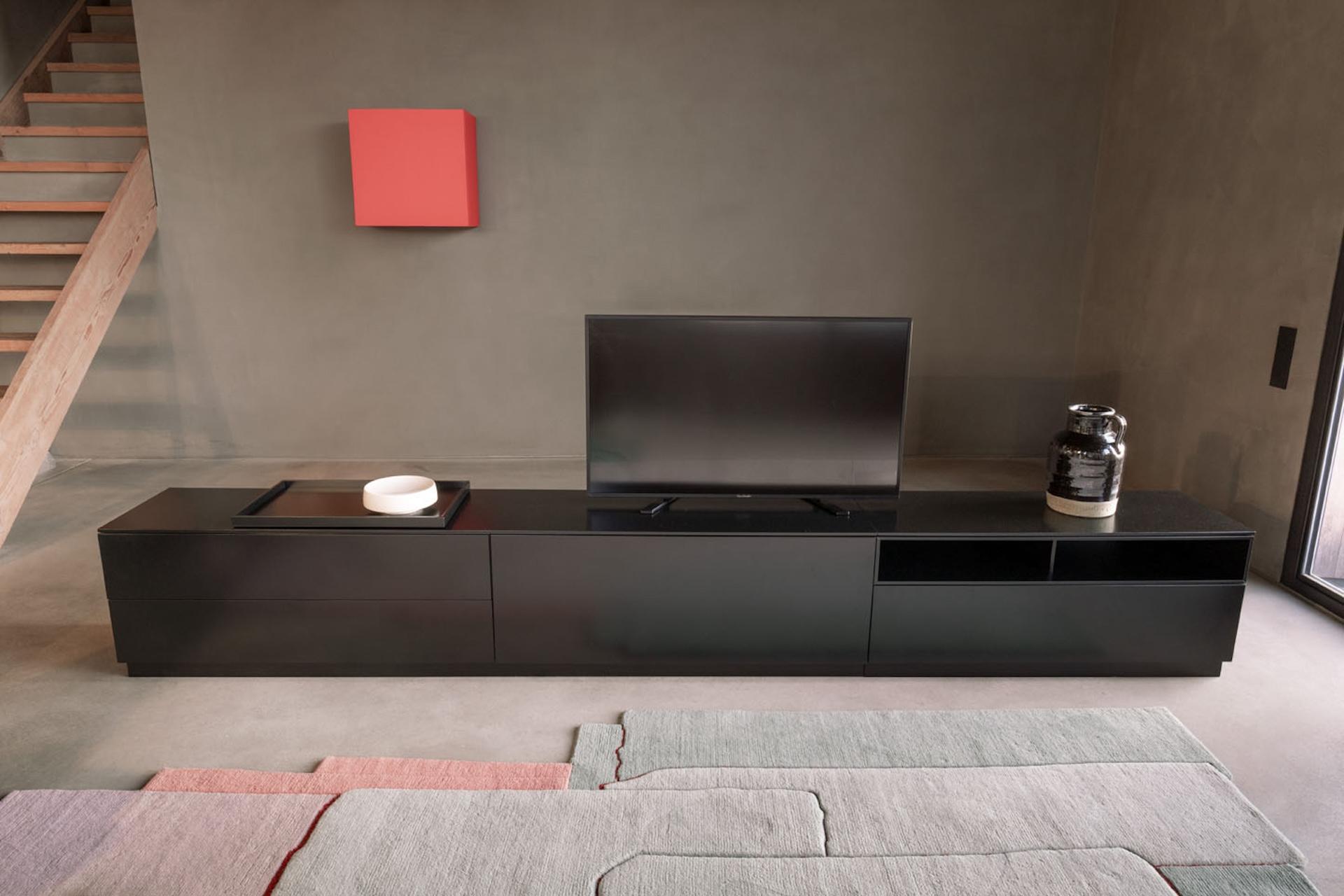 Lowboard with 2 doors and 2 drawers
fully lacquered, push-to-open mechanism
standard: plinth (6cm) in body finish

Sometimes, more is quite simply more. COSMO is a range of practical low-, side- and highboards that can be configured in a variety of
