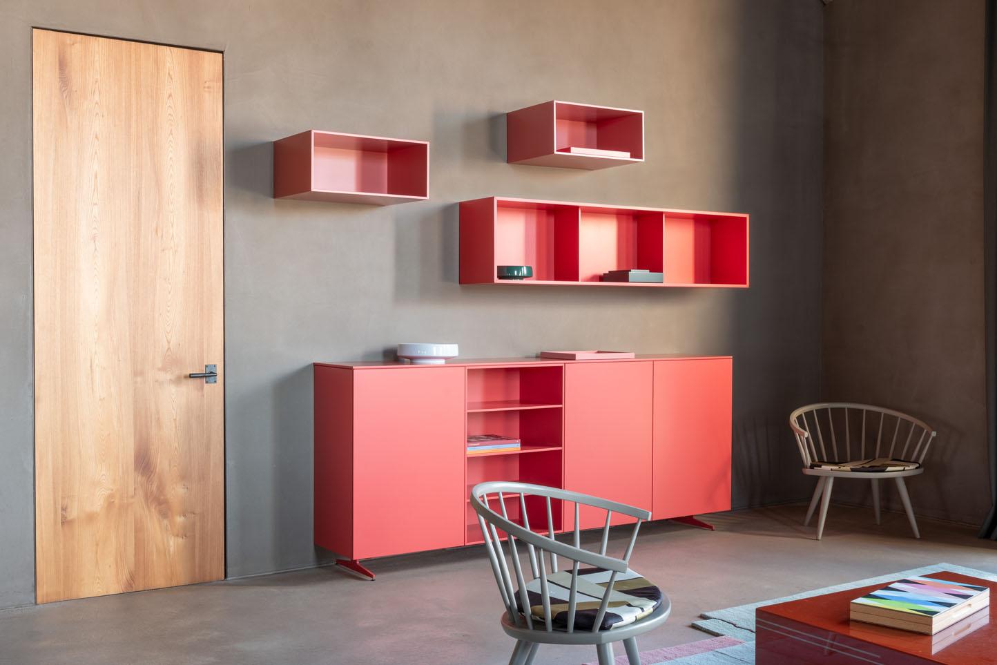 Combination 3
wall-mounted sideboard with 2 doors, 4 drawers
and 1 open element in basic / accent colour, 3
shoe shelves

Sometimes, more is quite simply more. COSMO is a range of practical low-, side- and highboards that can be configured in a