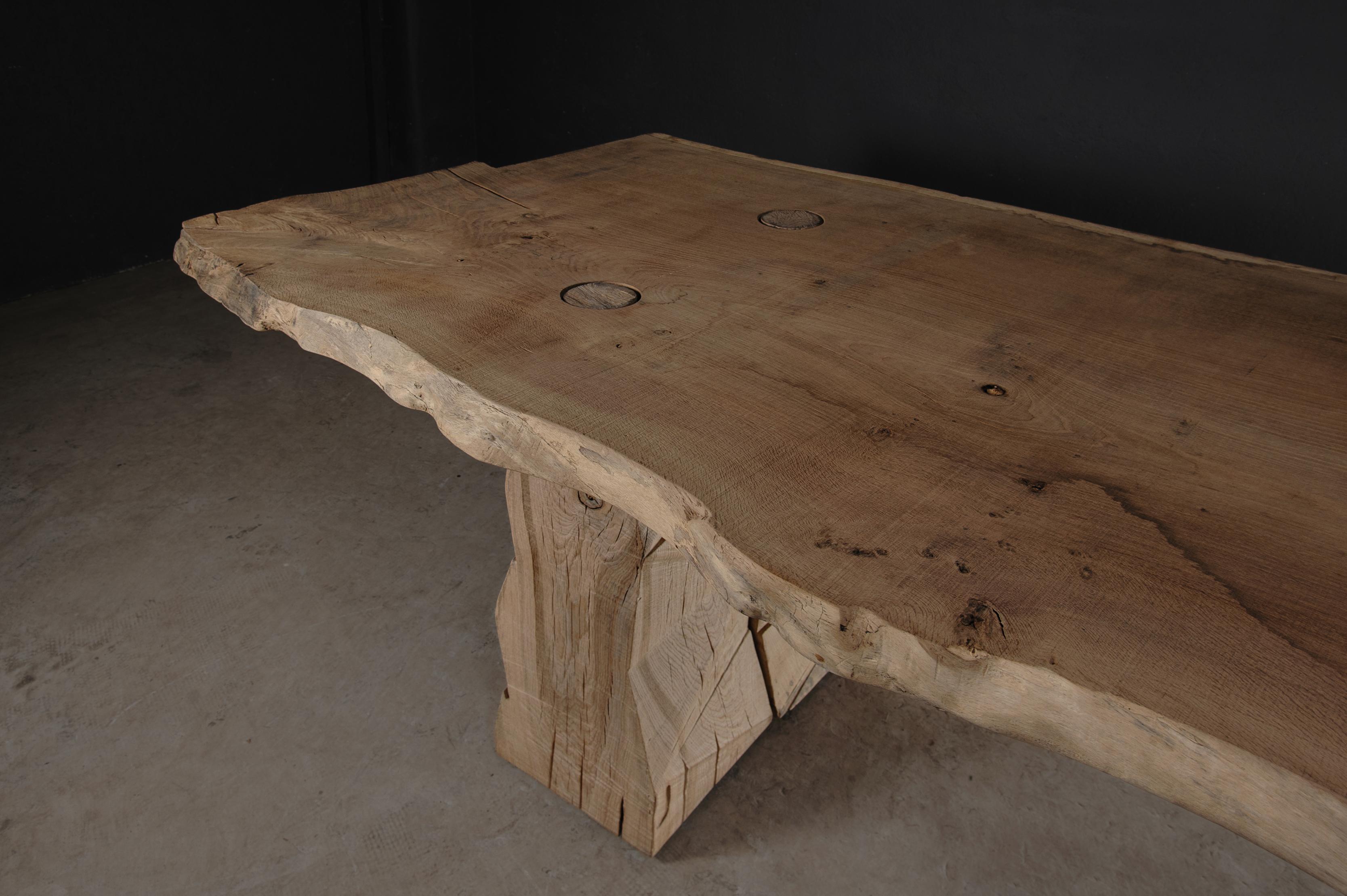 Table de salle à manger massive sculptée personnalisable en bois de chêne massif, V8 en vente 4