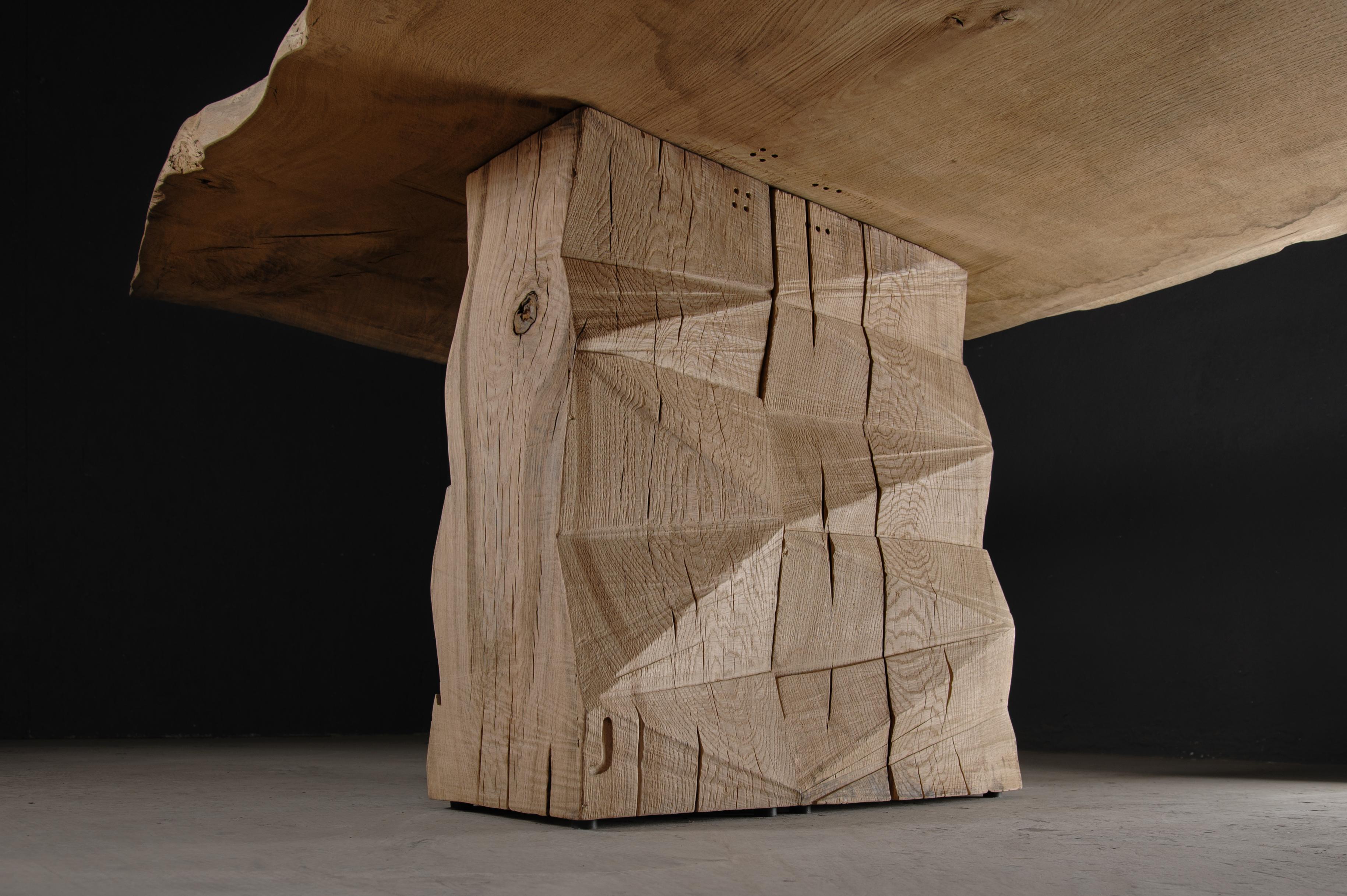 Table de salle à manger massive sculptée personnalisable en bois de chêne massif, V8 en vente 6