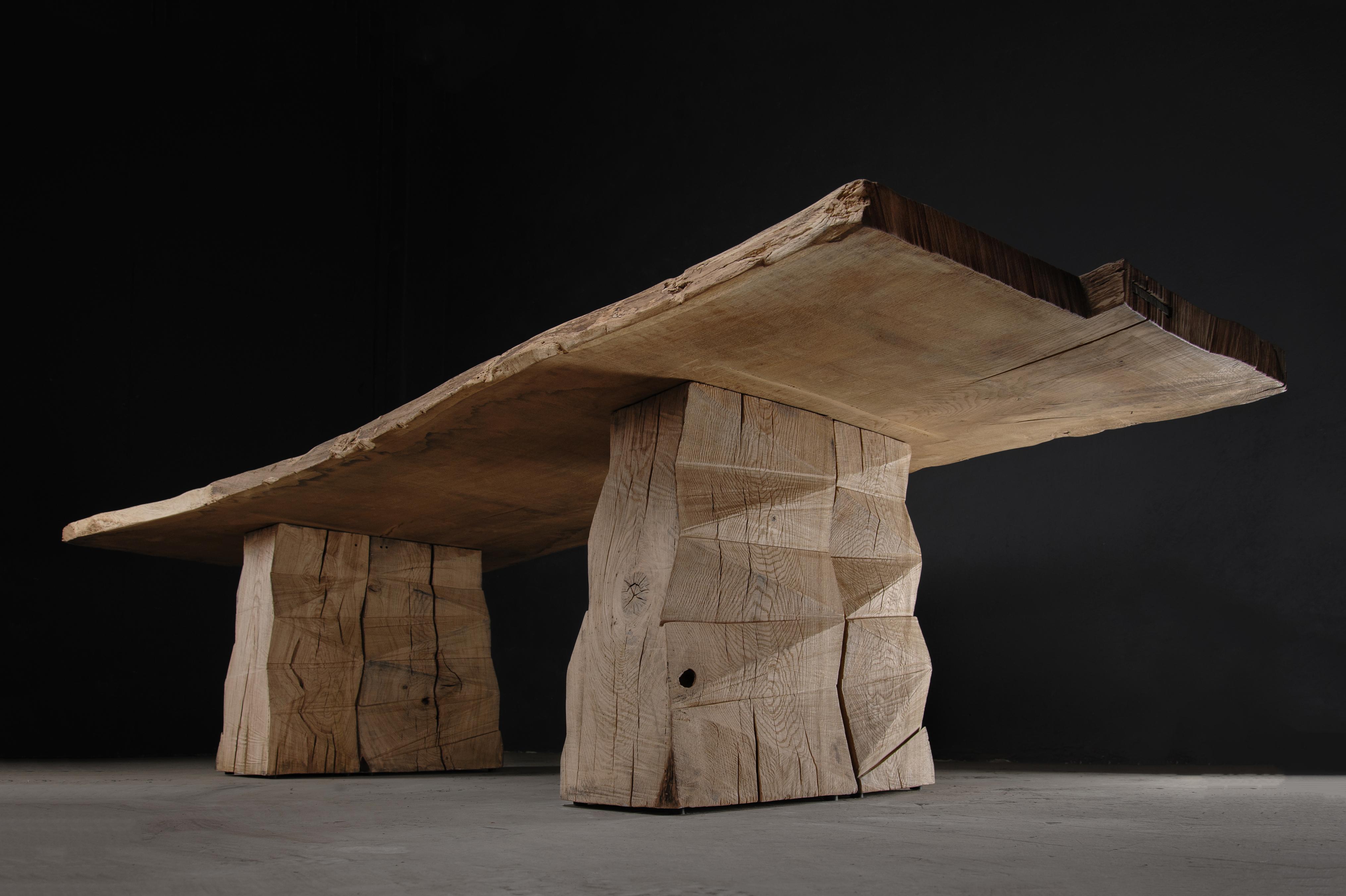 Table de salle à manger massive sculptée personnalisable en bois de chêne massif, V8 en vente 7