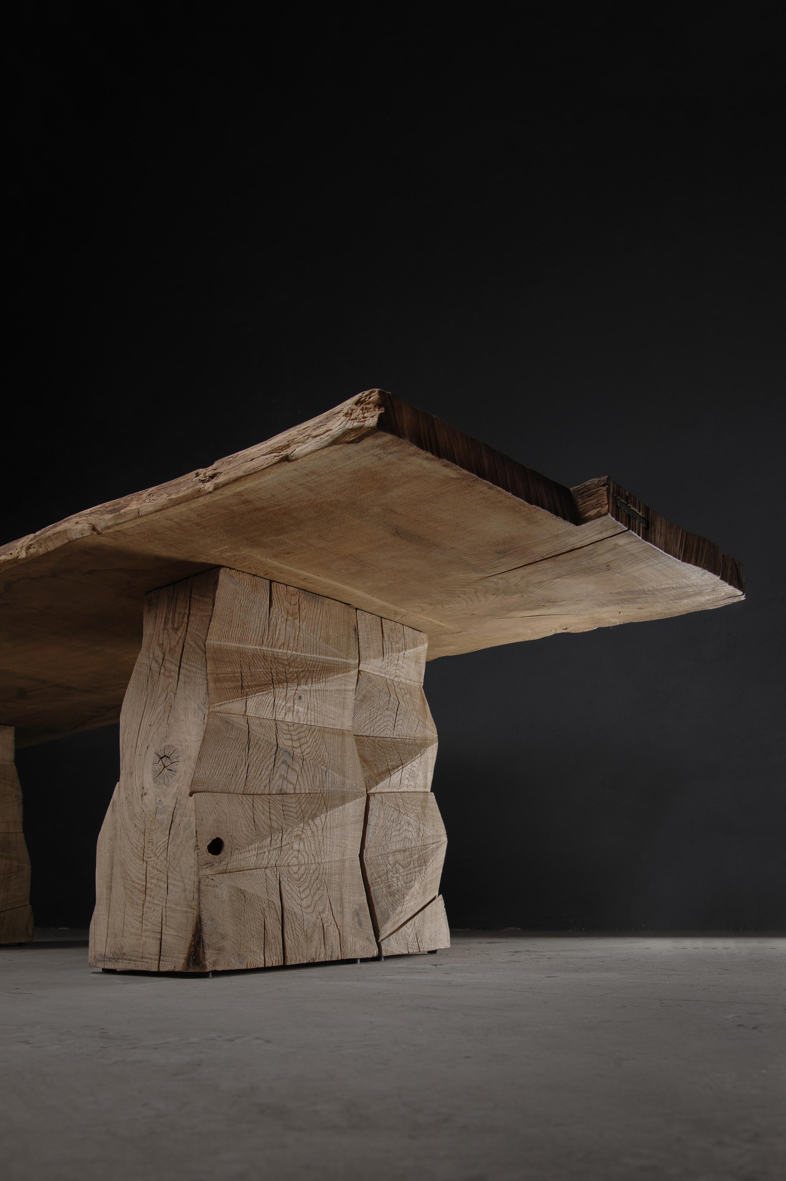 Table de salle à manger massive sculptée personnalisable en bois de chêne massif, V8 en vente 8
