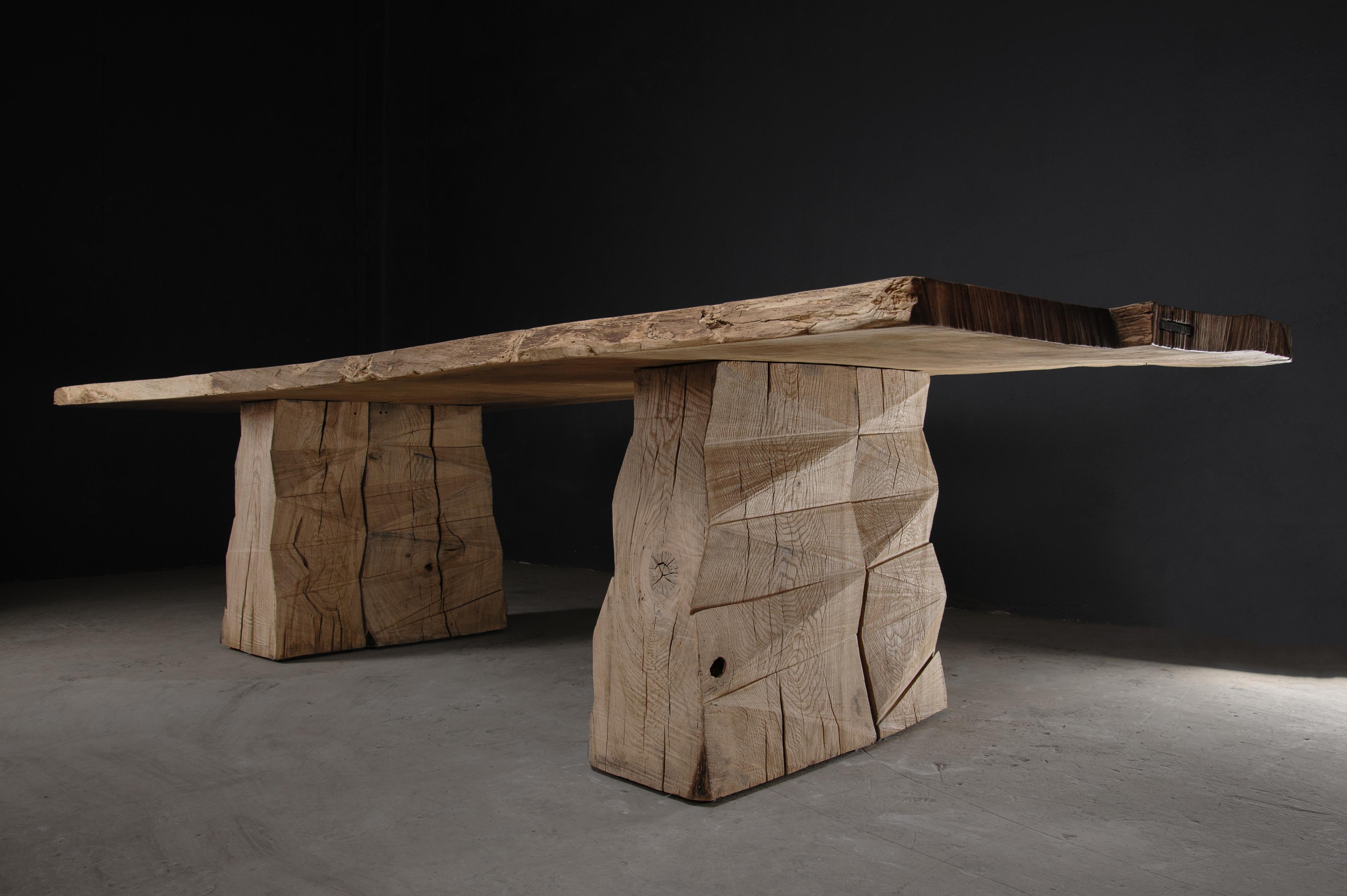 Table de salle à manger massive sculptée personnalisable en bois de chêne massif, V8 en vente 10