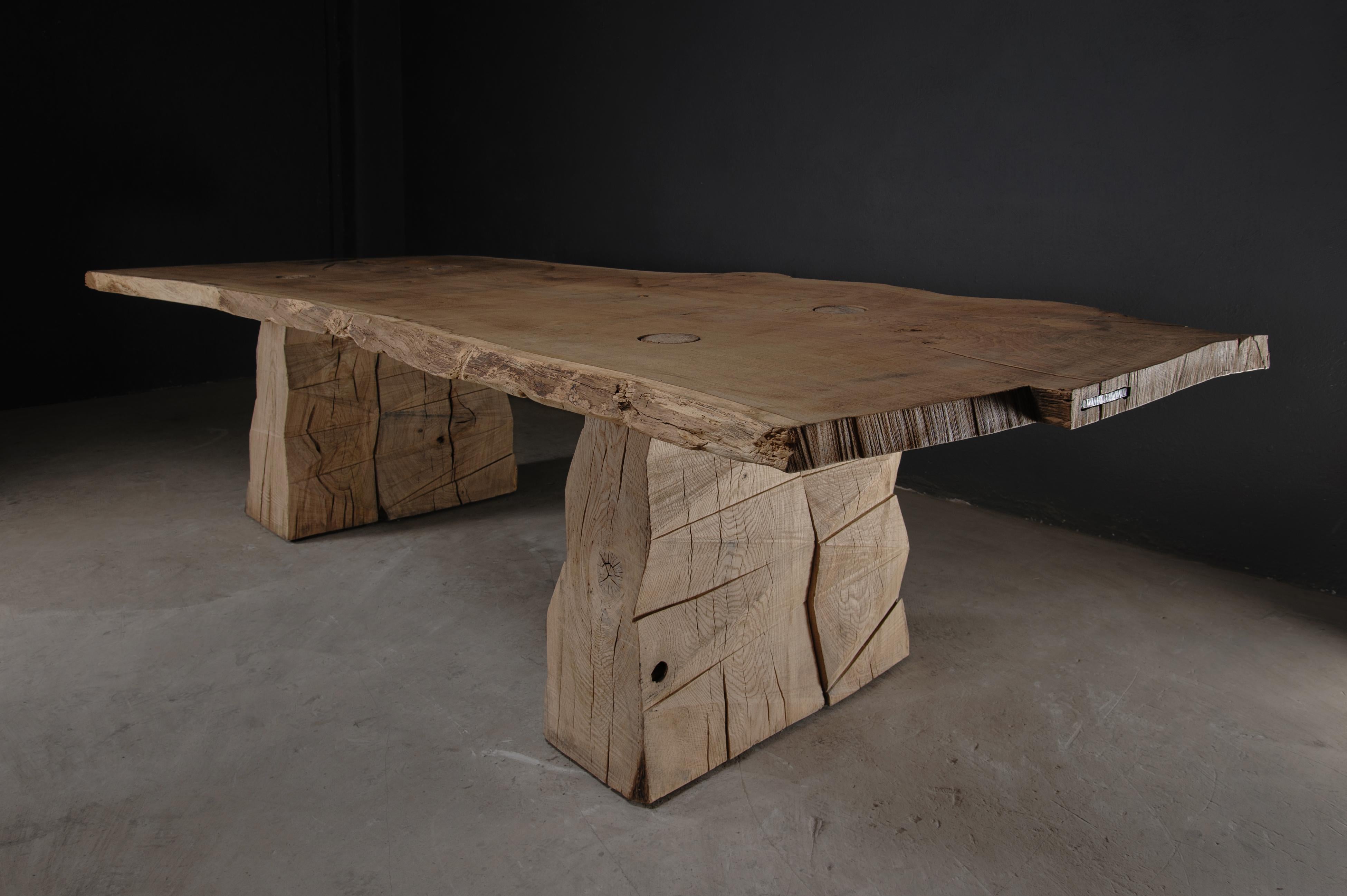 Table de salle à manger massive sculptée personnalisable en bois de chêne massif, V8 en vente 11