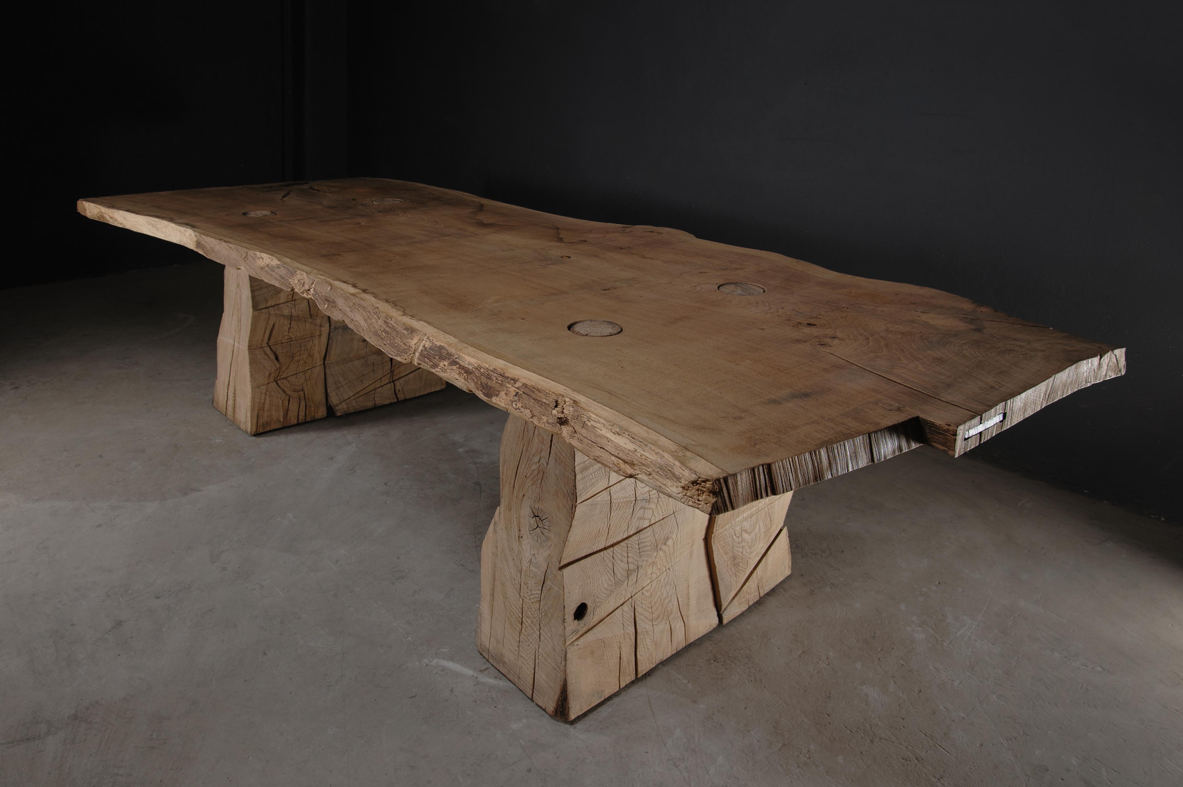 Table de salle à manger massive sculptée personnalisable en bois de chêne massif, V8 en vente 13