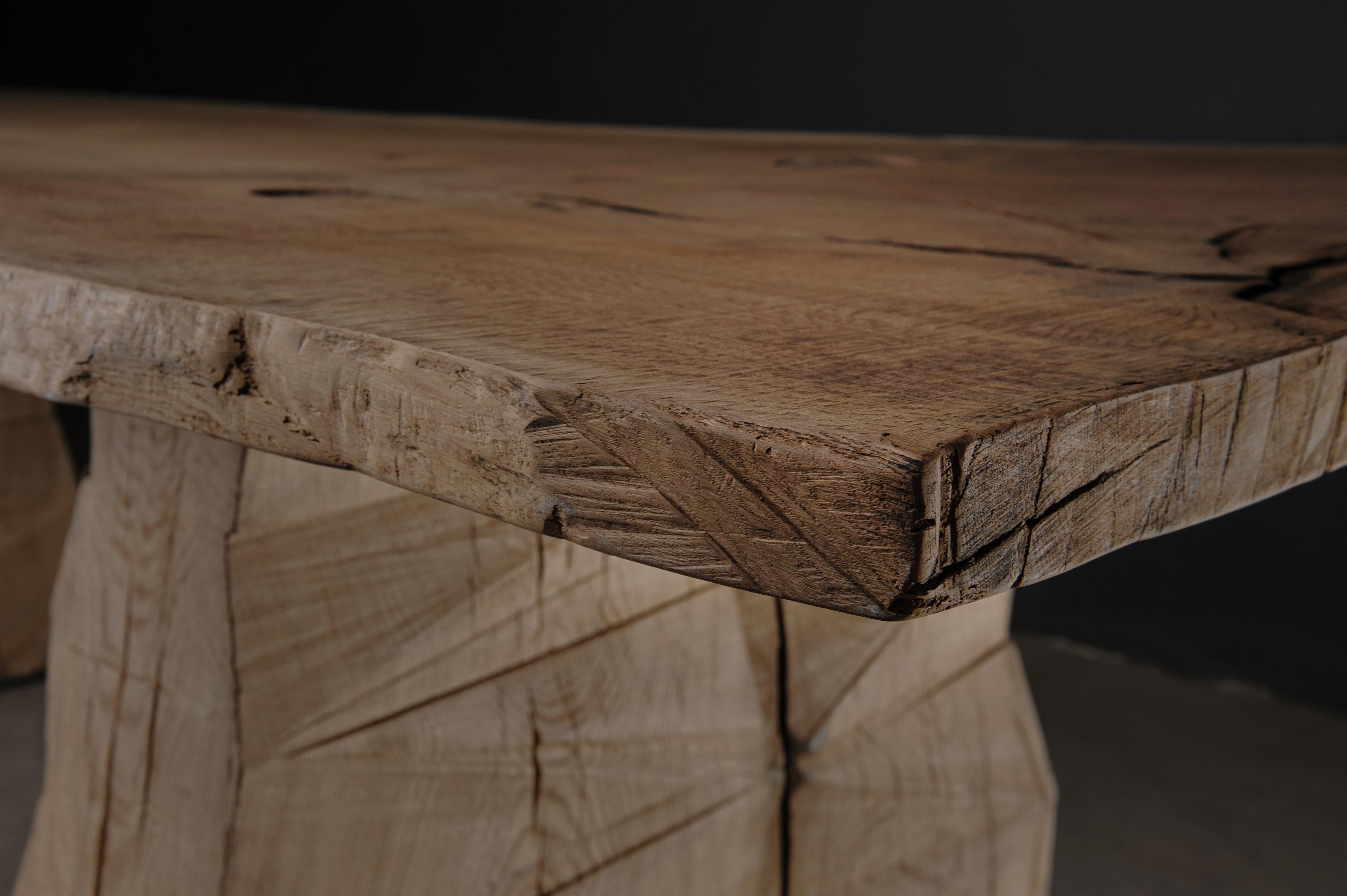 Table de salle à manger massive sculptée personnalisable en bois de chêne massif, V8 en vente 2