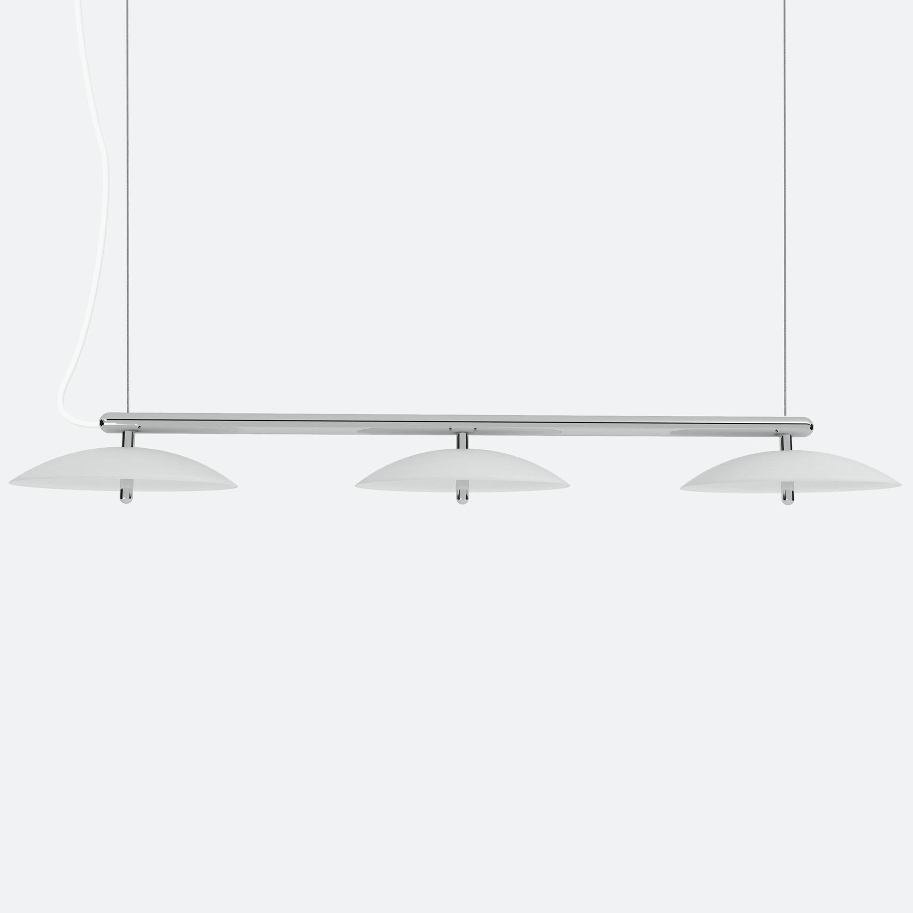 Moderne Pendentif linéaire Signal, Souda, moyen, blanc et laiton, fabriqué sur commande en vente