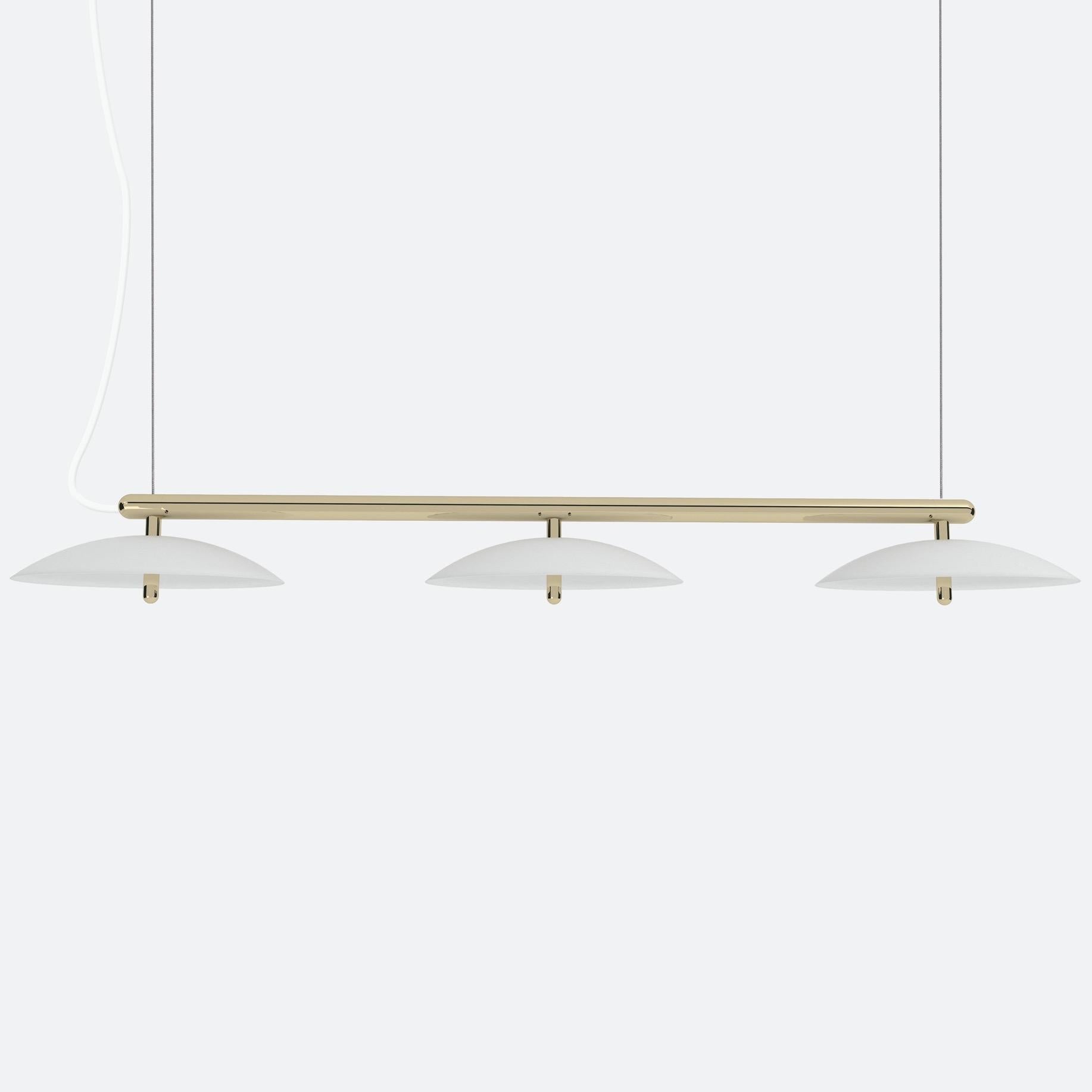 Il prezzo si riferisce a un pendente lineare di segnale con paralume bianco e accenti in rame. Questo pezzo è personalizzabile, quindi possiamo anche realizzare le finiture su ordinazione in base alle tue specifiche. 

Illuminazione: Lampadine LED