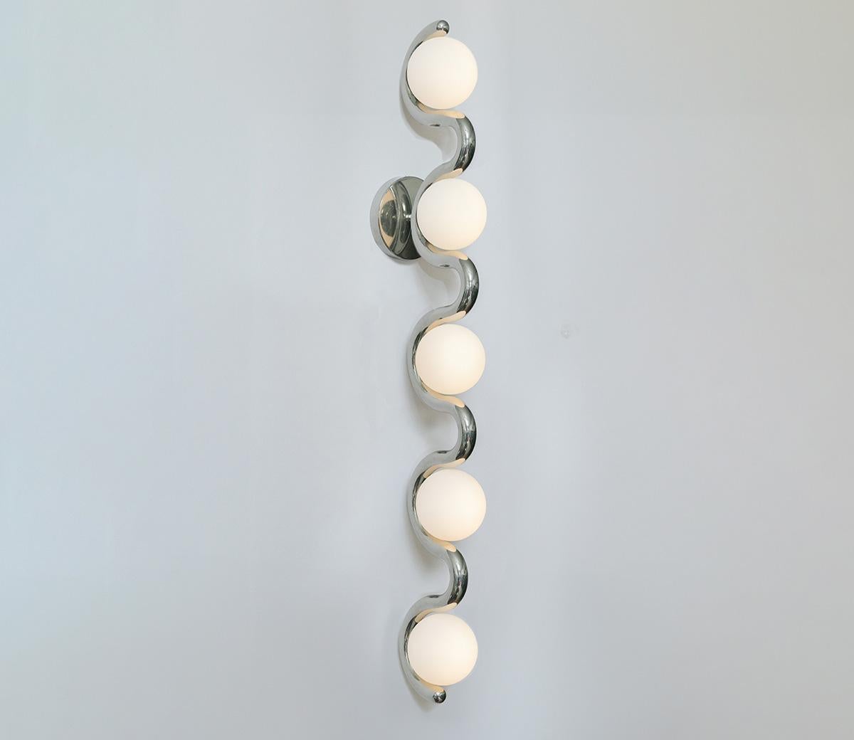 Anpassbare Wandleuchte aus pulverbeschichtetem oder lackiertem Stahl (Moderne) im Angebot