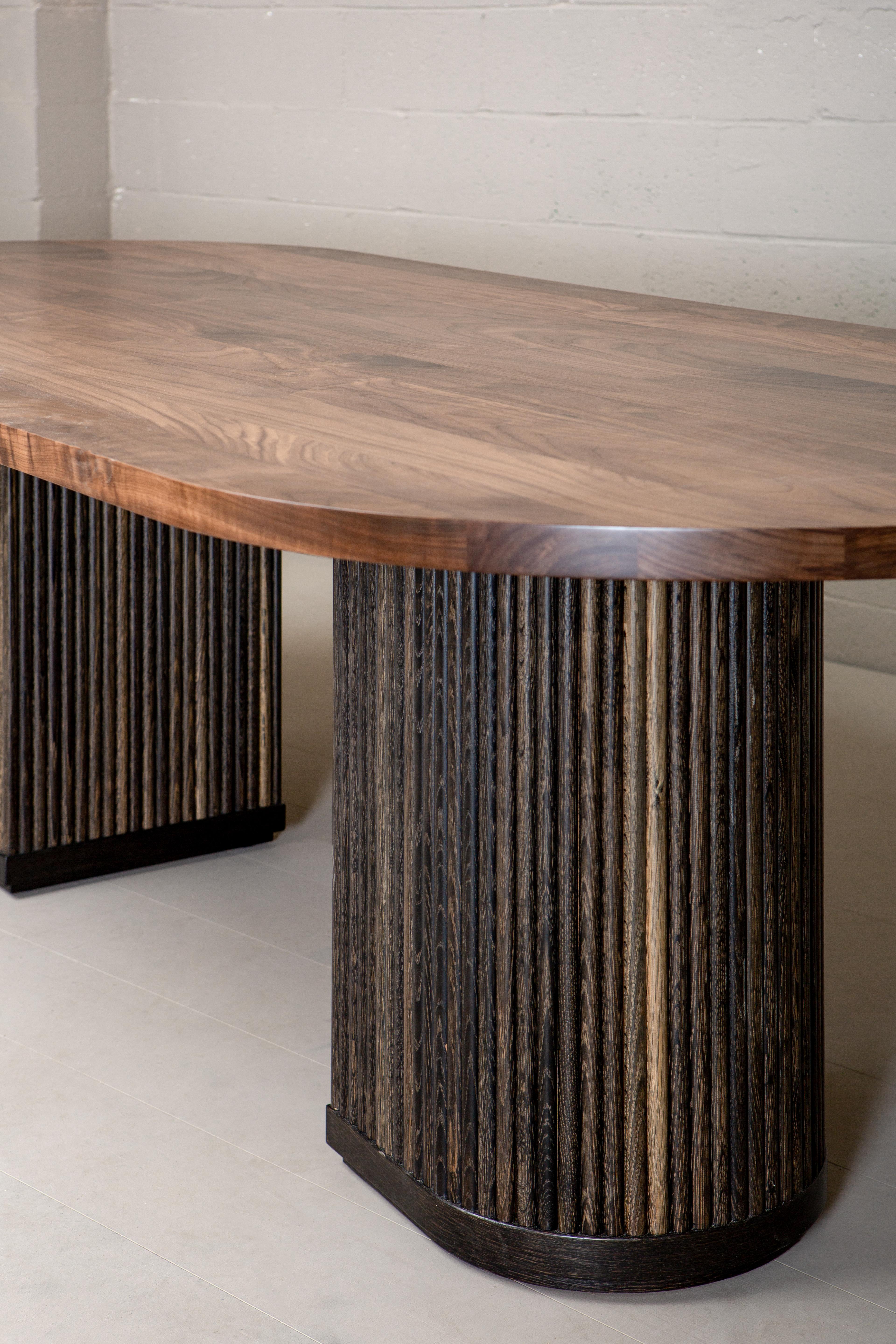 Bois de feuillus Table de salle à manger moderne Radius en bois massif personnalisable de 20,3 m avec base en forme de tambour en vente